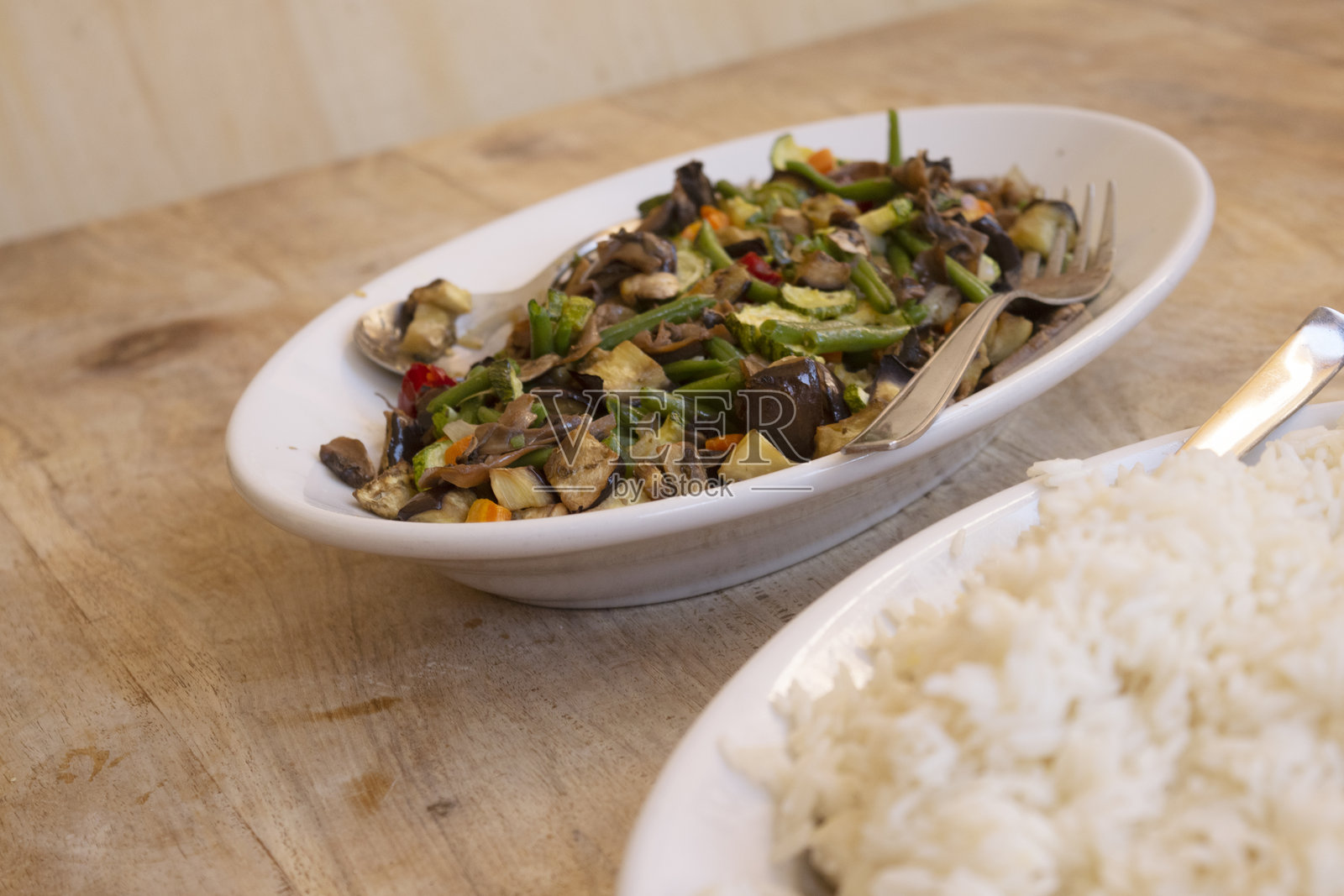 炒蔬菜和米饭照片摄影图片