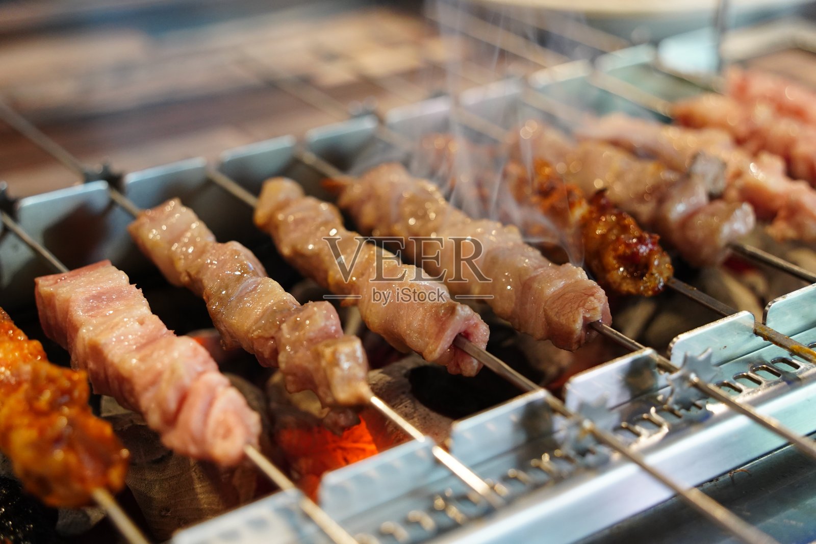 炭火烤串照片摄影图片