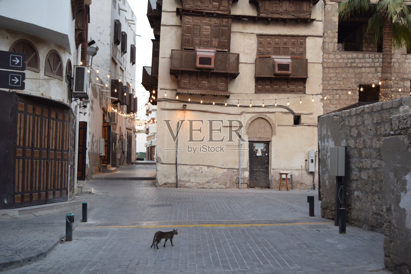 沙特阿拉伯吉达历史区阿尔巴拉德的傍晚时分照片摄影图片