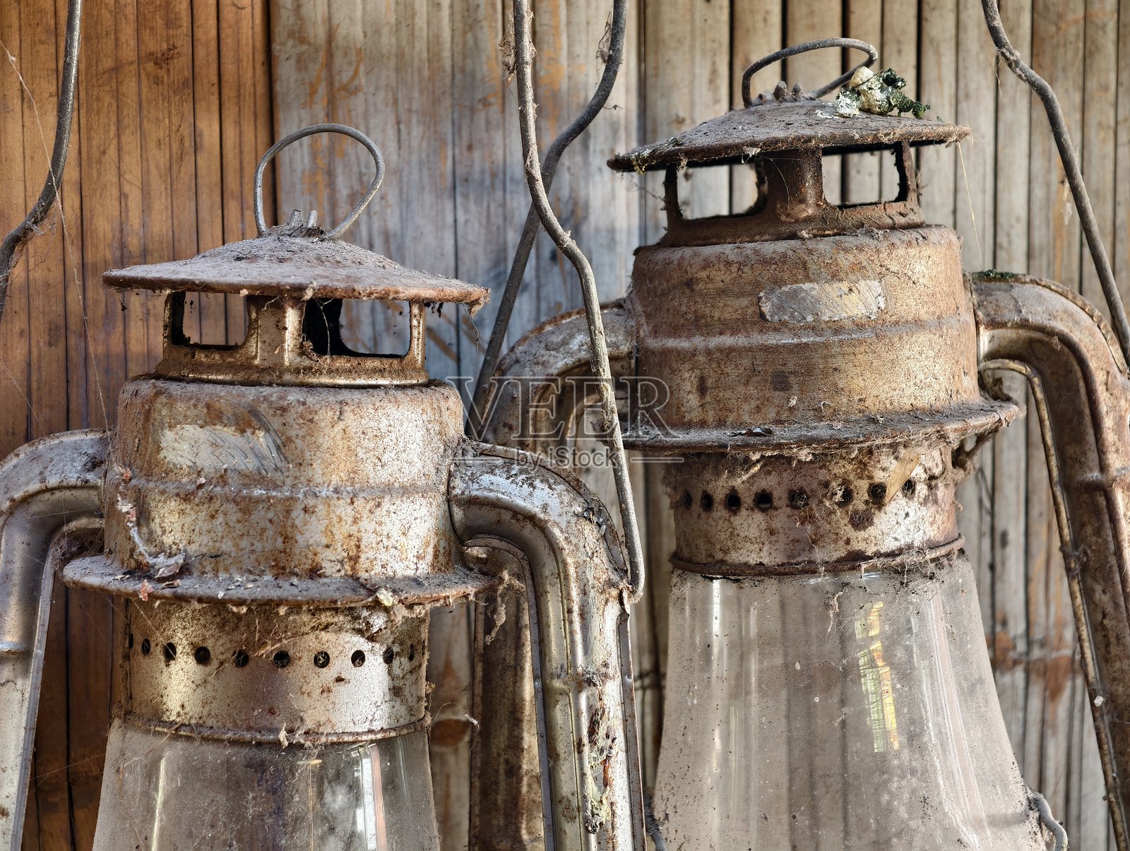 古老的煤气灯。电力普及前使用的煤气灯。使用煤油的照明设备。照片摄影图片