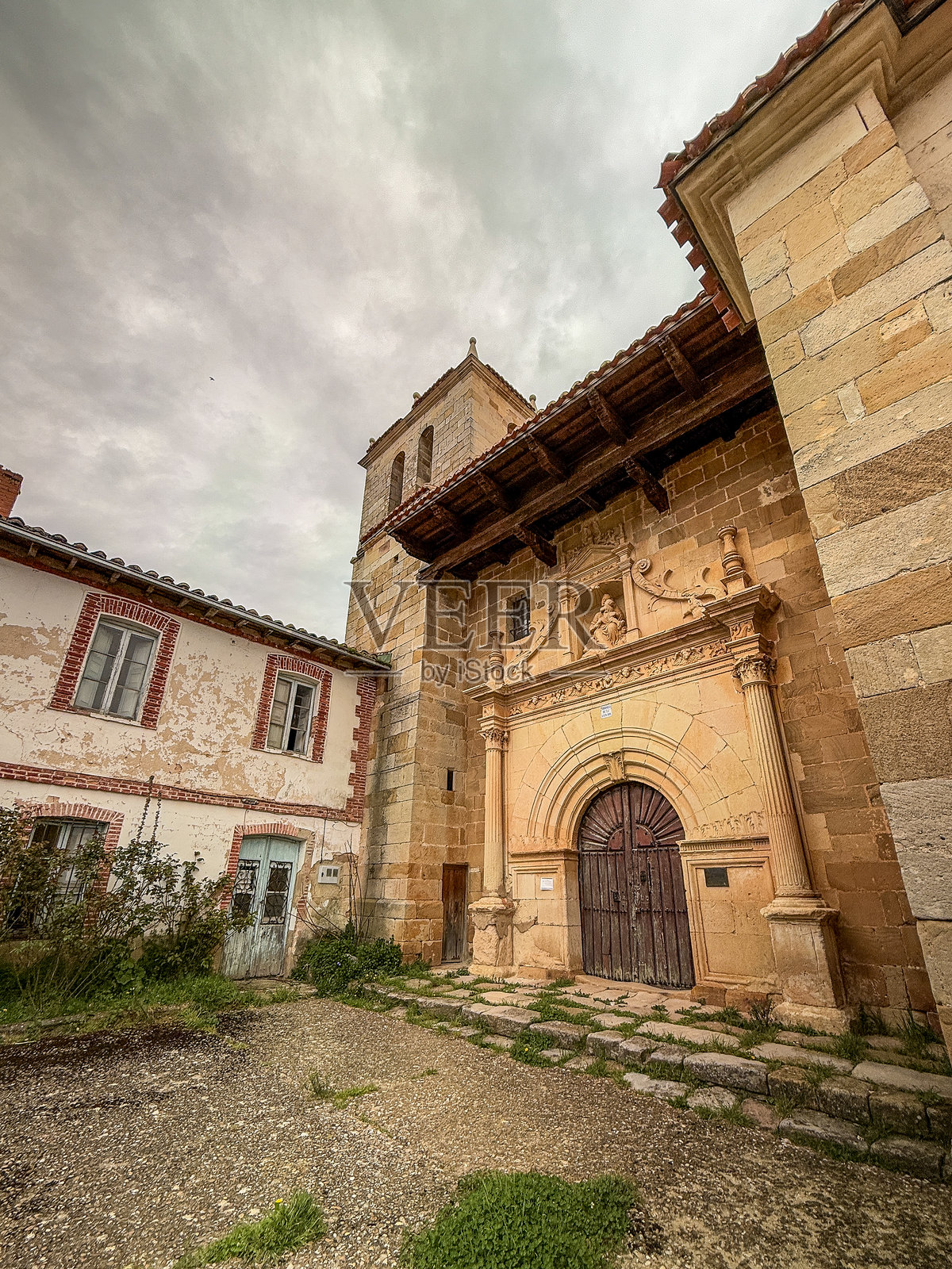 位于帕伦西亚圣玛丽亚区的文艺复兴风格门廊的圣母升天教堂照片摄影图片