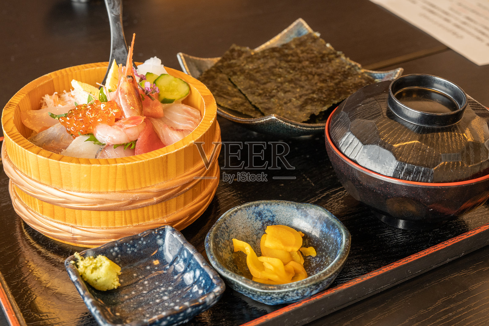 新鲜海鲜碗照片摄影图片