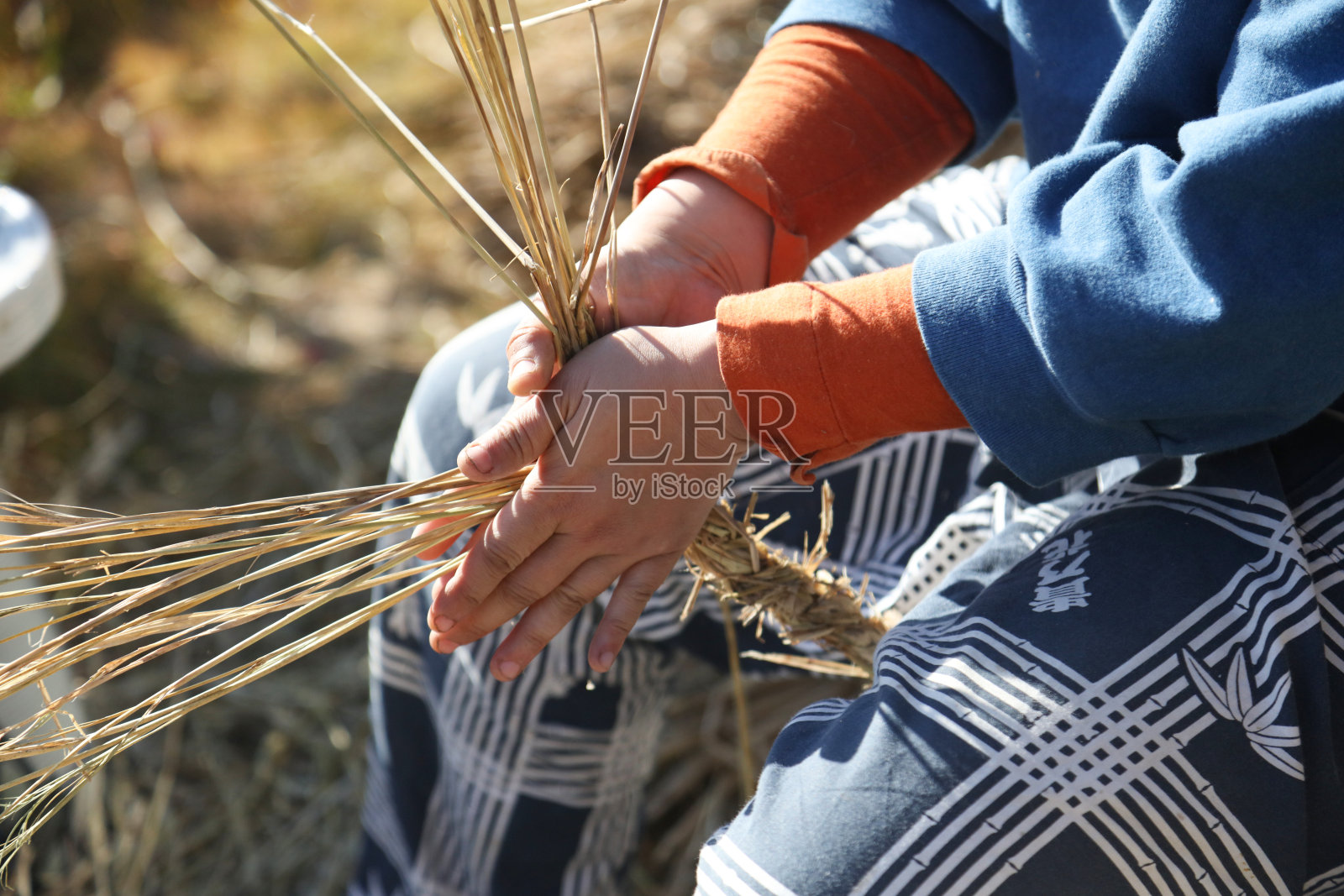 制作注连绳照片摄影图片