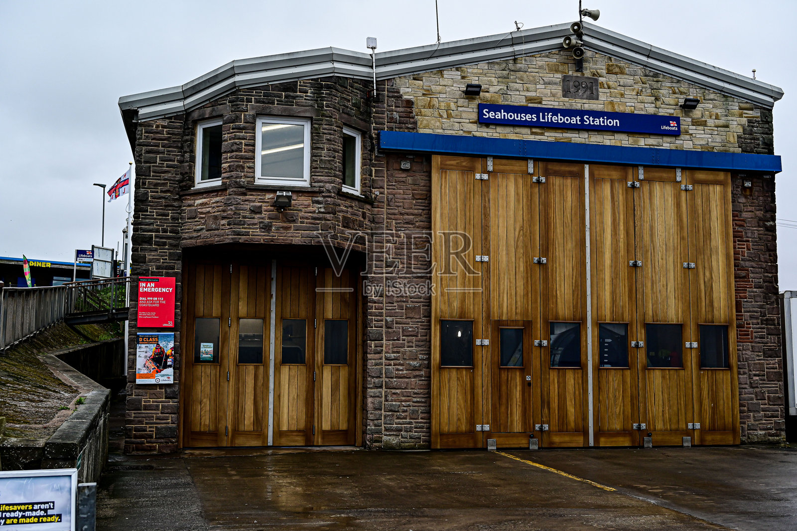 英格兰诺森伯兰郡西豪斯港口的RNLI站外观照片摄影图片