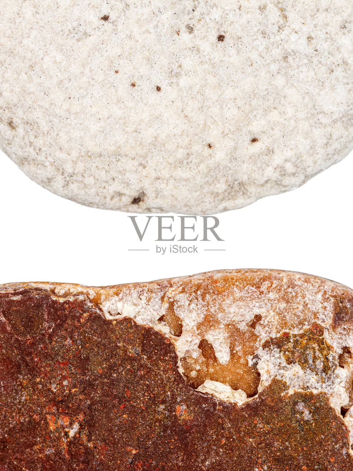 两颗鹅卵石的边缘孤立在白色背景上照片摄影图片