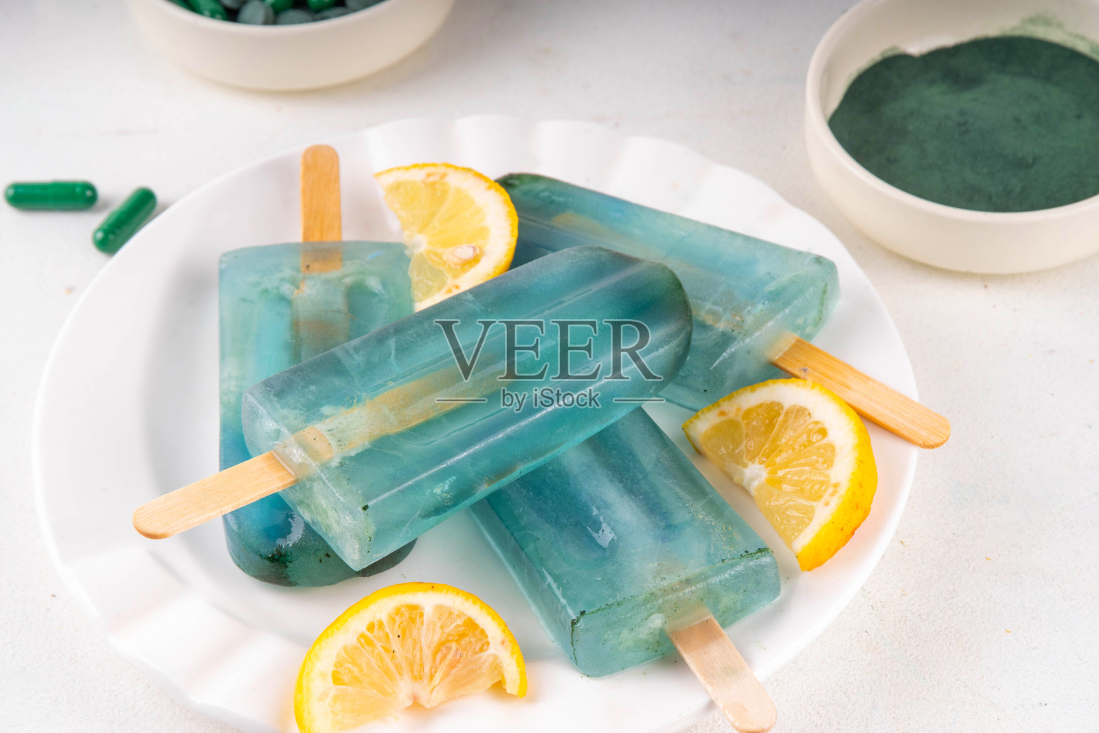 冷冻螺旋藻水冰棒照片摄影图片