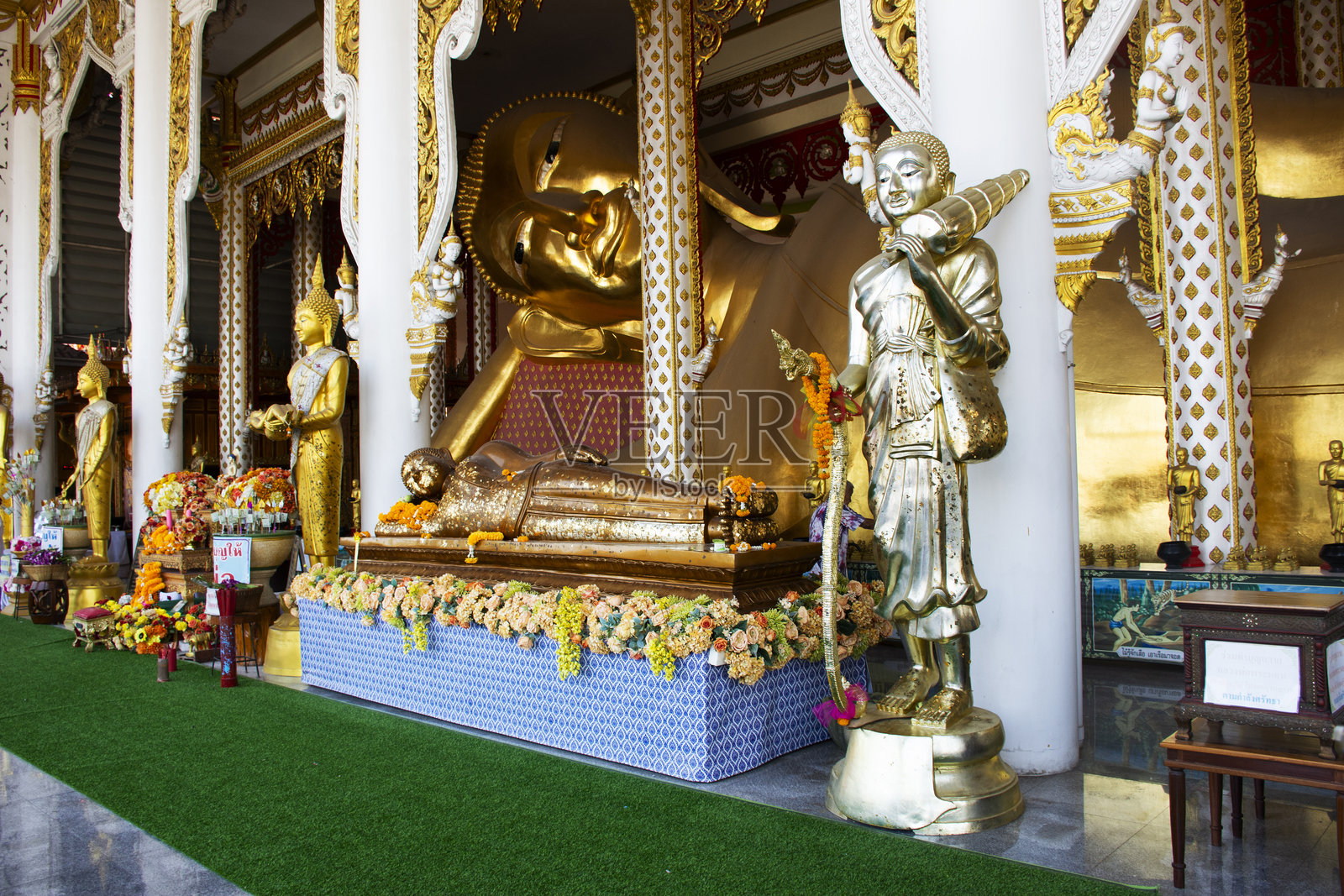 古老的卧佛雕像位于泰国旅行者参观和敬拜的古老乌波萨特，供奉着祝福的神灵，位于泰国农达府的拉特帕空塔姆寺，拍摄于2025年1月3日。照片摄影图片