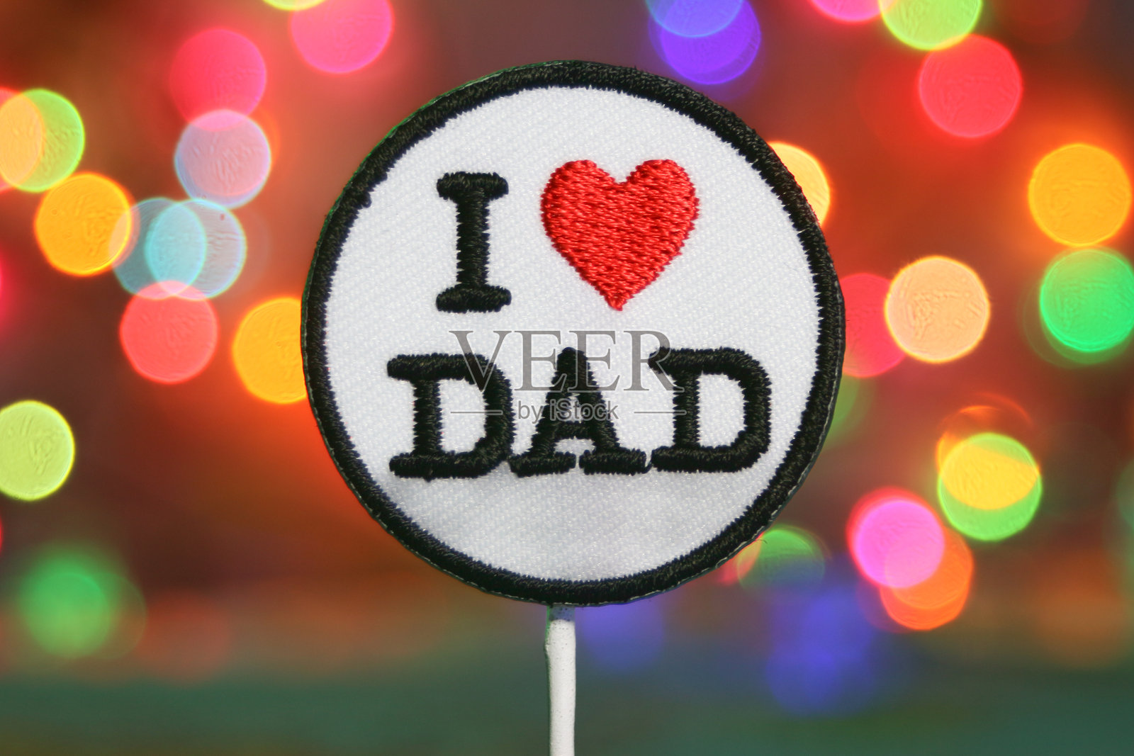 明亮的散景背景，带有“我爱爸爸”贴片，完美适合庆祝主题。照片摄影图片