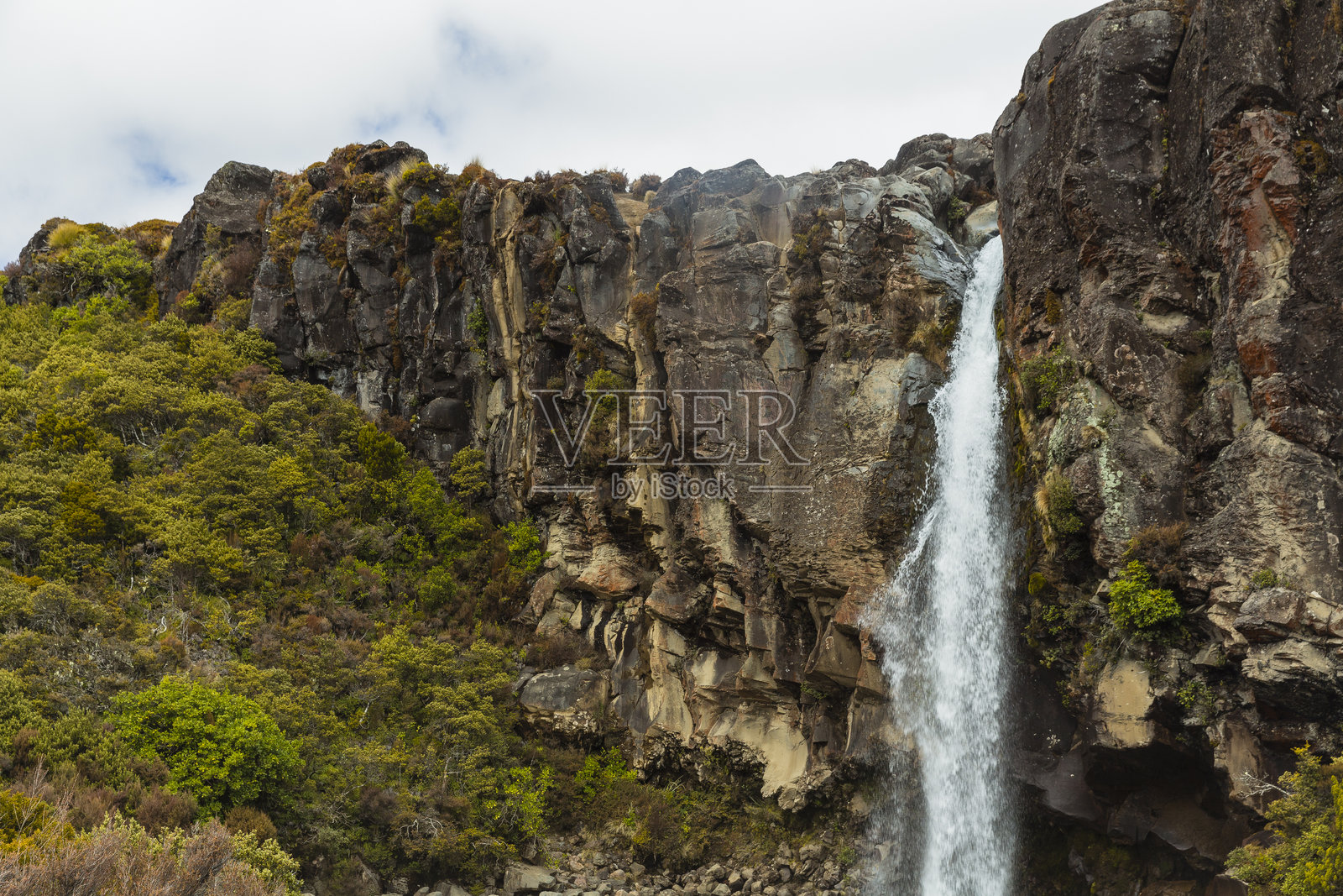 新西兰汤加里罗国家公园的塔拉纳基瀑布照片摄影图片