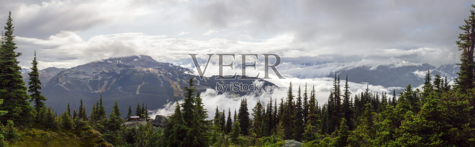 在黑梳峰上俯瞰威士拿山照片摄影图片