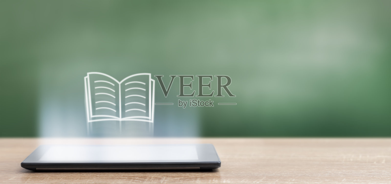 带有书籍全息图的数字平板电脑照片摄影图片