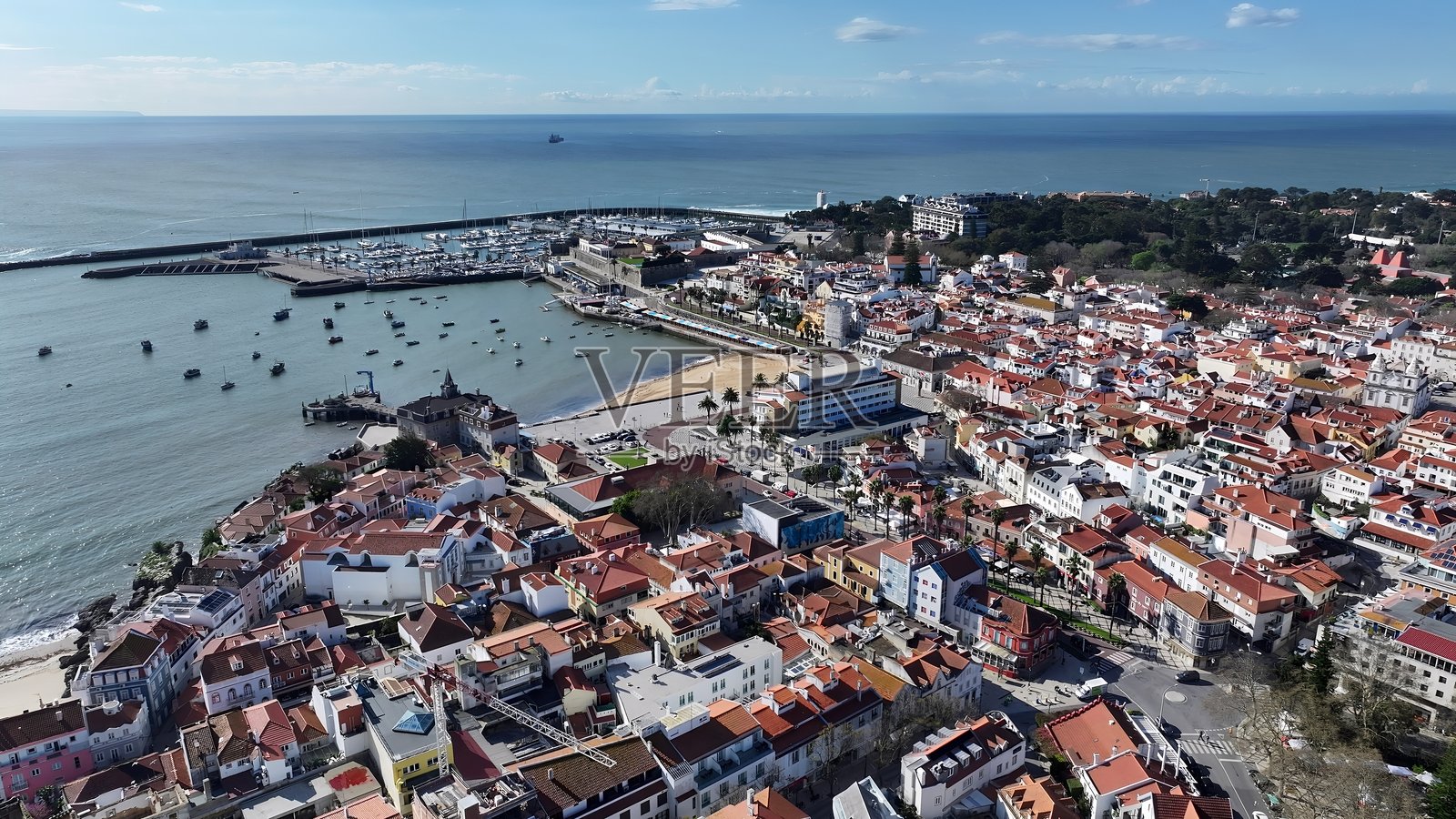 葡萄牙里斯本区的卡斯凯什天际线。照片摄影图片