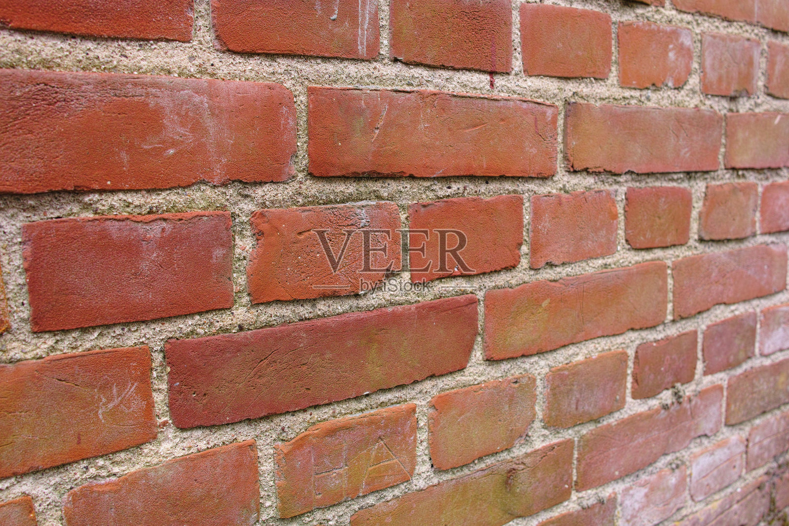 红砖墙的特写纹理，突出粗糙的图案和水泥接缝。照片摄影图片