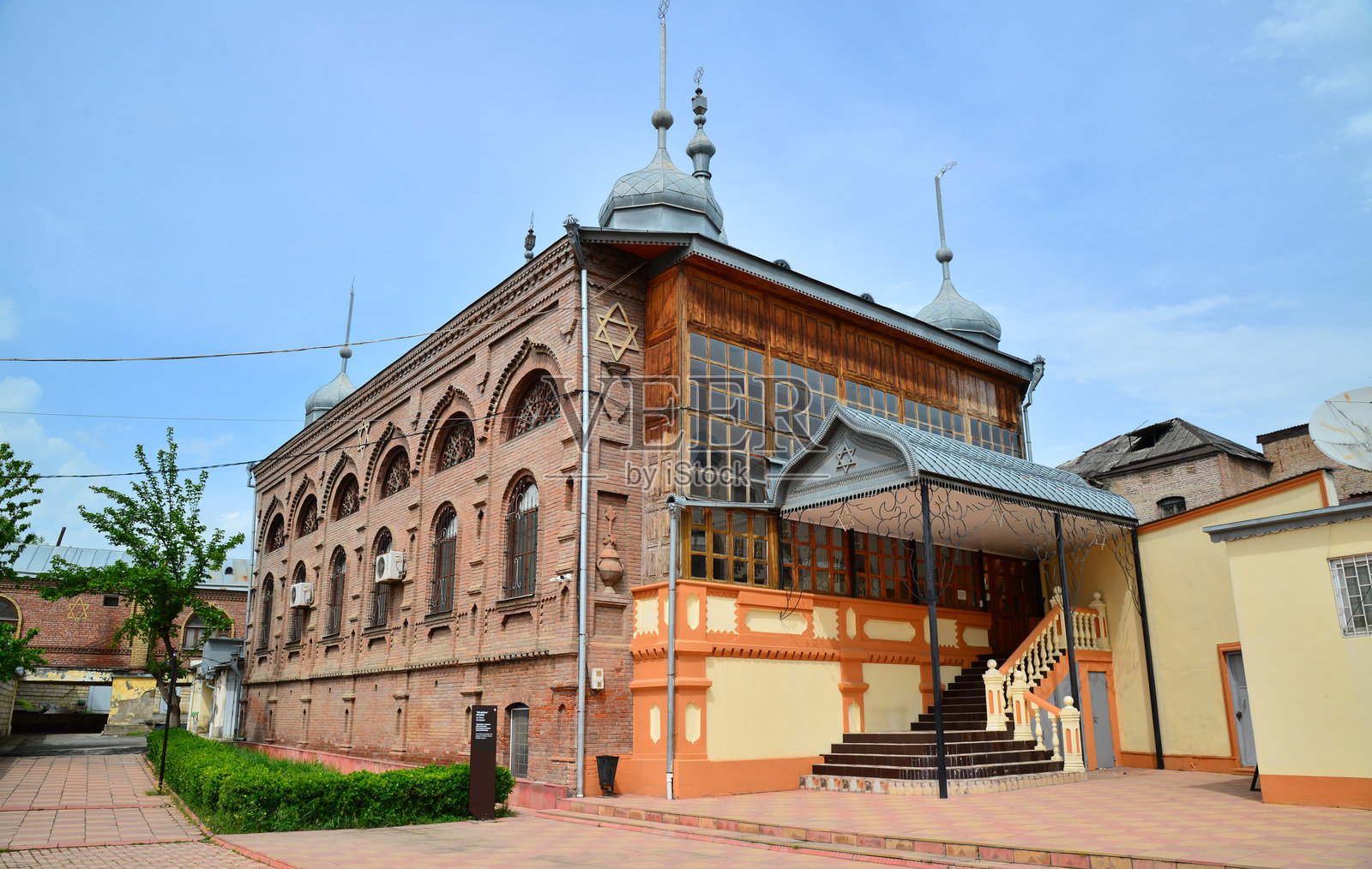 阿塞拜疆库巴红镇六穹顶犹太教堂的景观照片摄影图片