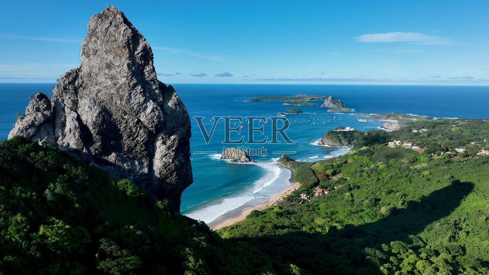 巴西佩尔南布科州的费尔南多·迪·诺罗尼亚群岛自然风光。照片摄影图片