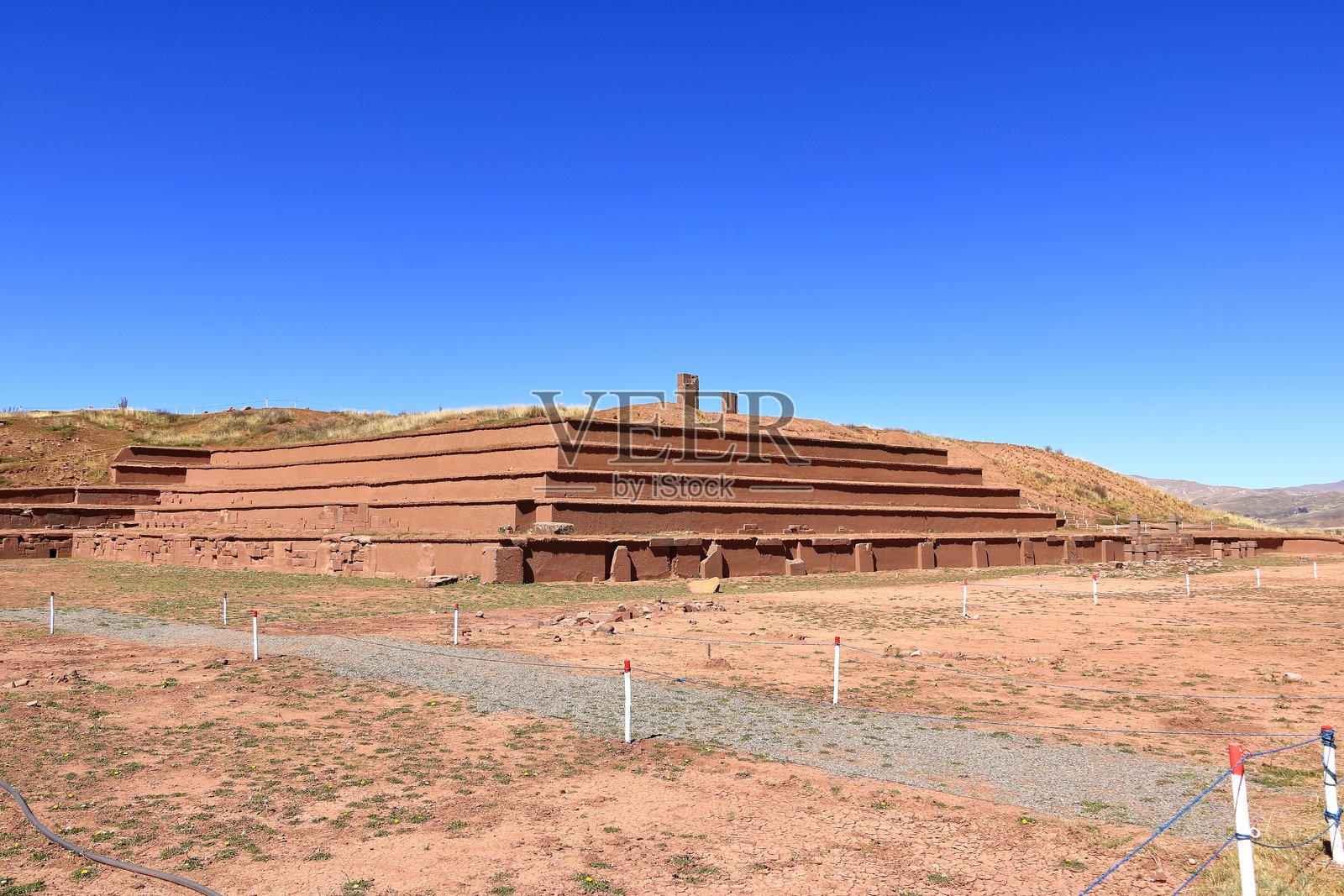 玻利维亚提瓦纳库遗址的古老石头照片摄影图片