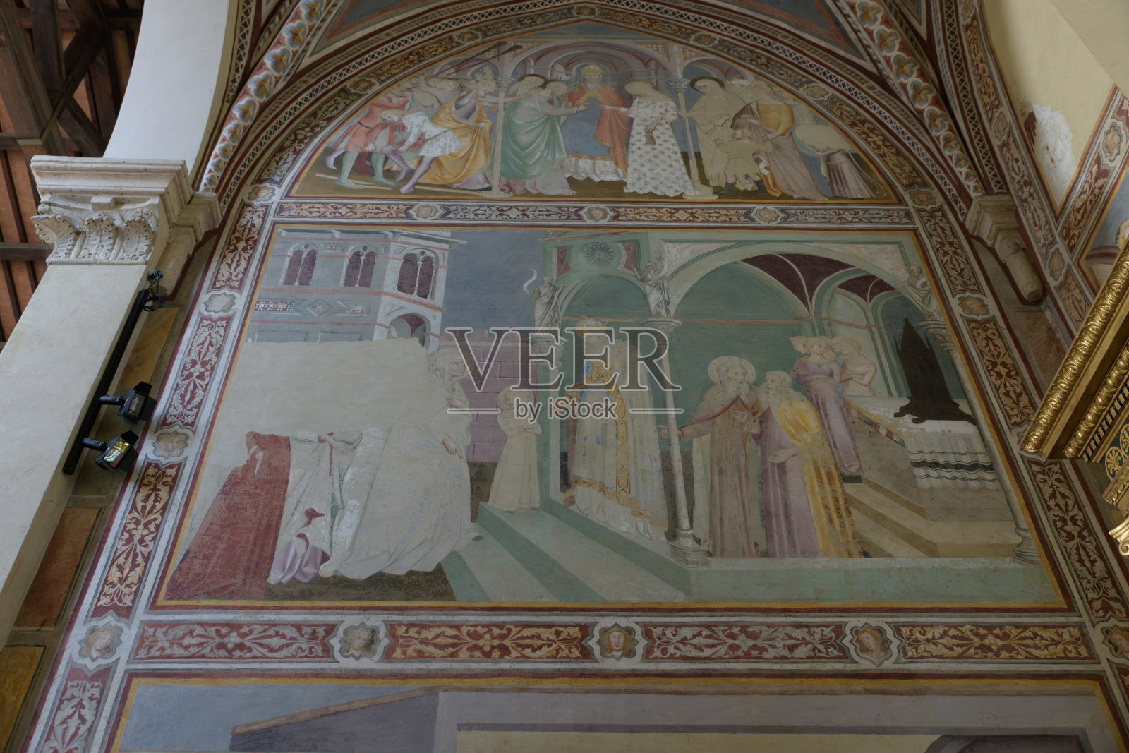 巴托洛·迪·弗雷迪于1374年创作的《圣母呈现与圣母婚礼》壁画，位于意大利圣吉米尼亚诺的圣奥古斯丁教堂。照片摄影图片