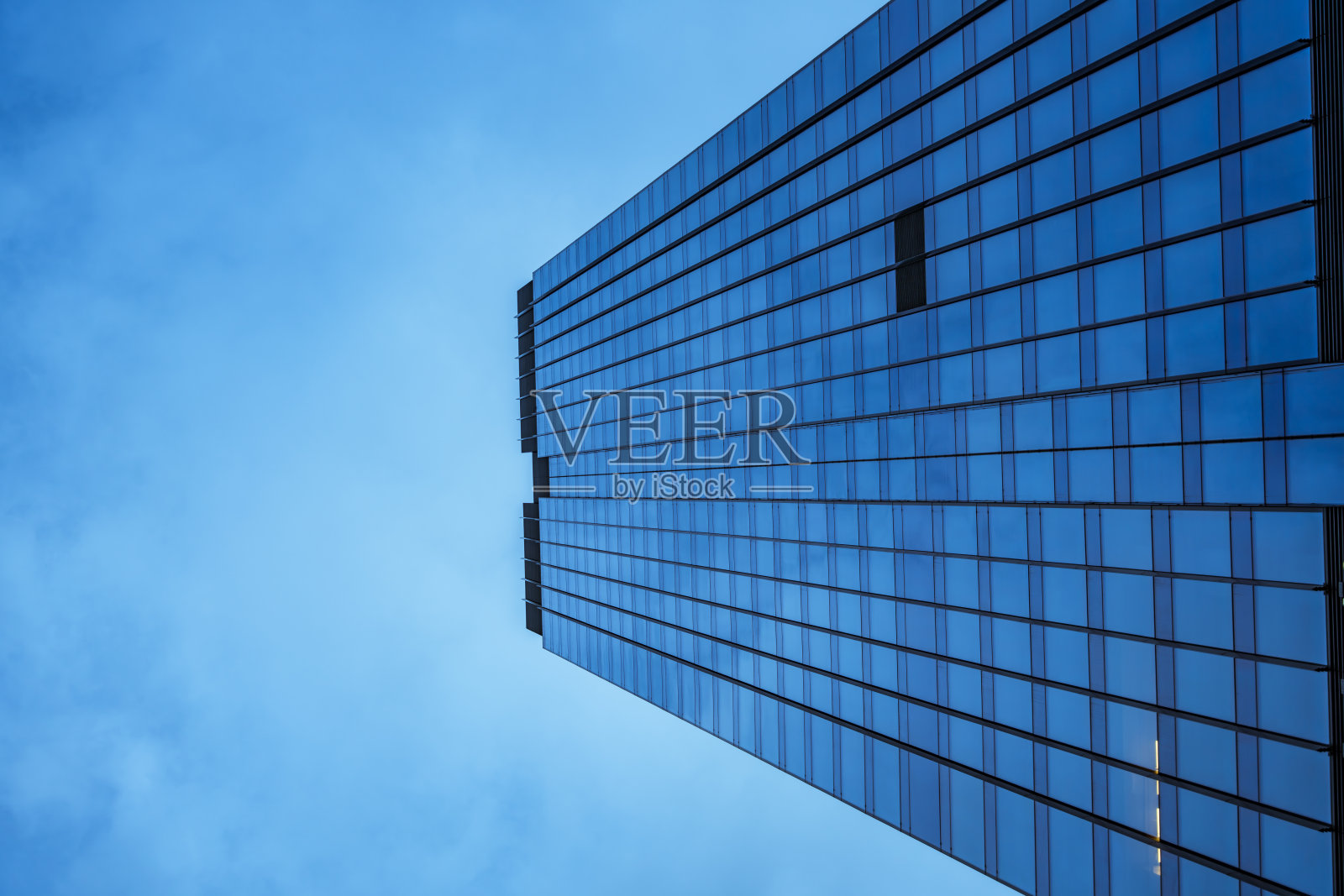 华沙市中心的摩天大楼。华沙，波兰。照片摄影图片