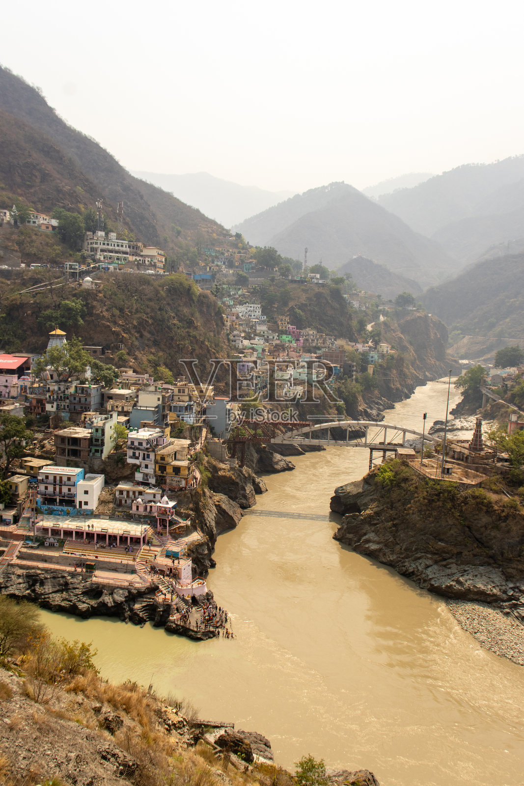 德夫普拉亚格 – 河流交汇处照片摄影图片