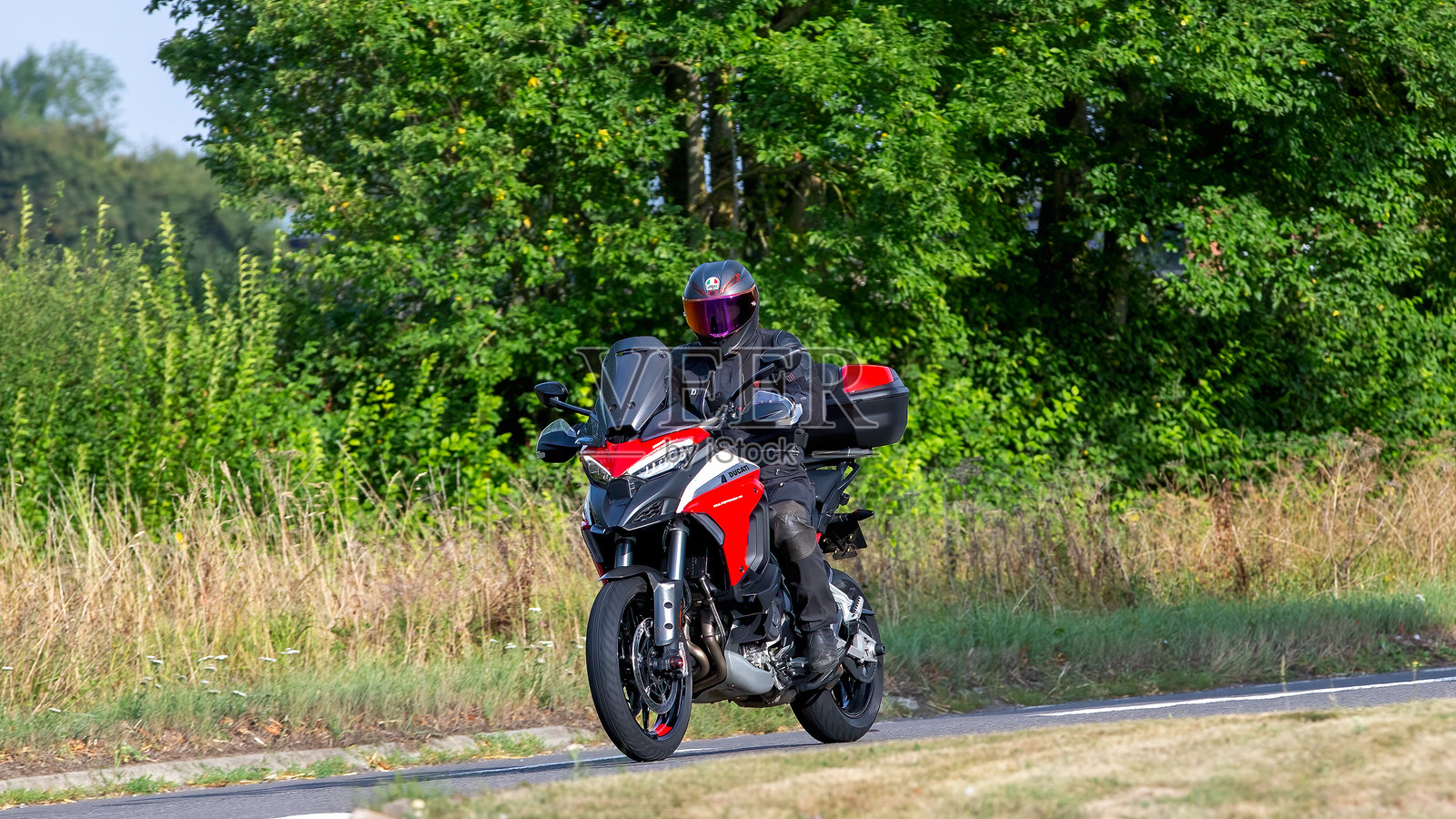 杜卡迪多功能摩托车照片摄影图片