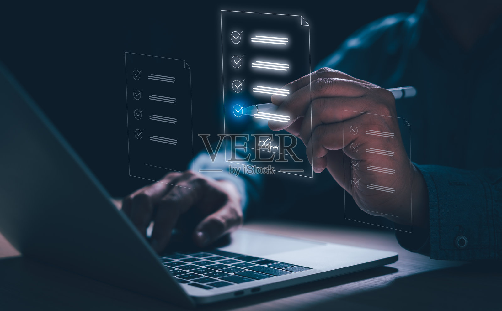 商务用笔手签、网上商务合同电子签名、无纸化办公、数字文件管理。签订商业合同的理念。照片摄影图片