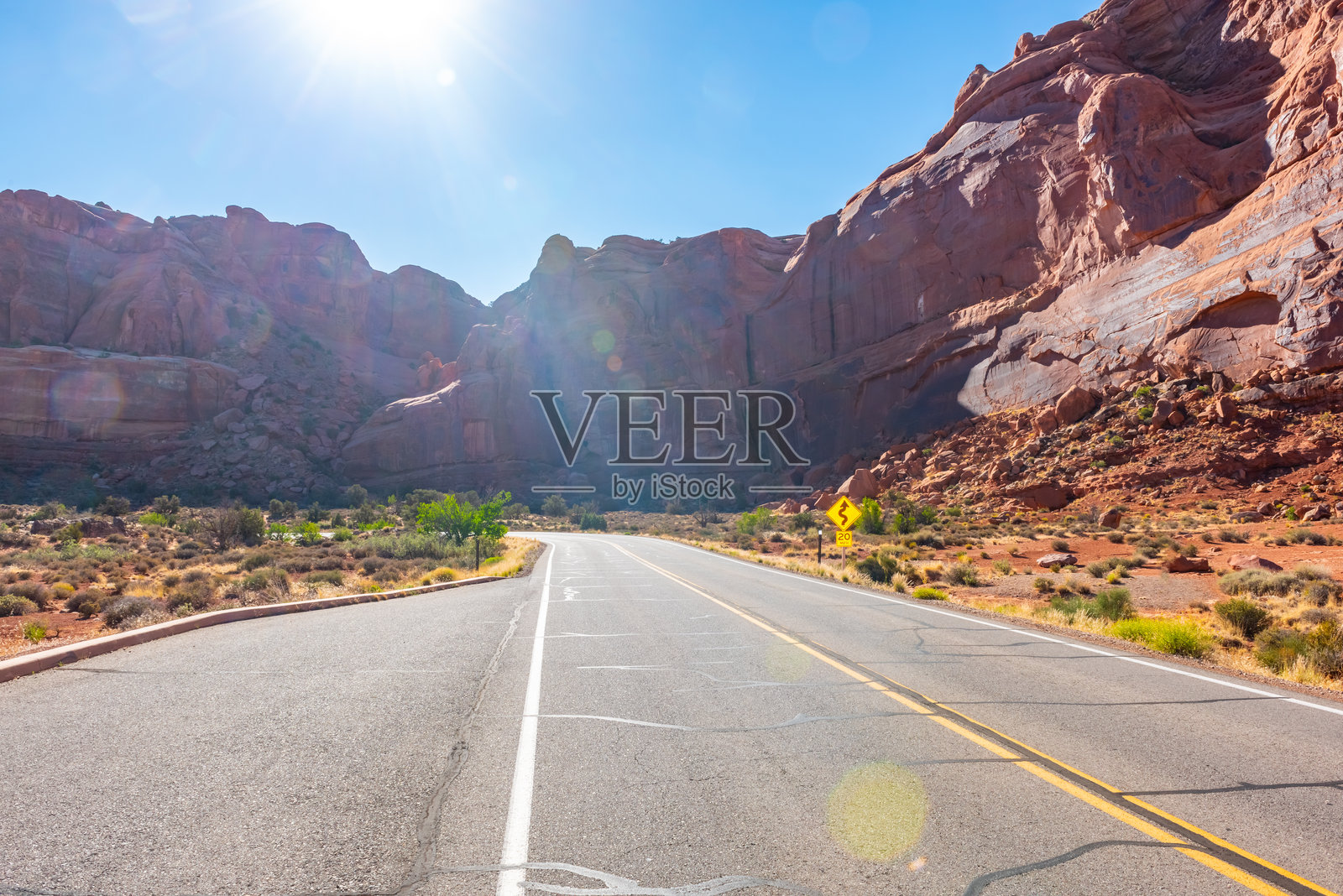 犹他州拱门国家公园的拱门风景大道照片摄影图片