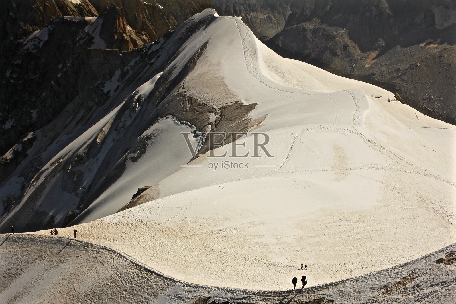 米迪峰徒步旅行照片摄影图片