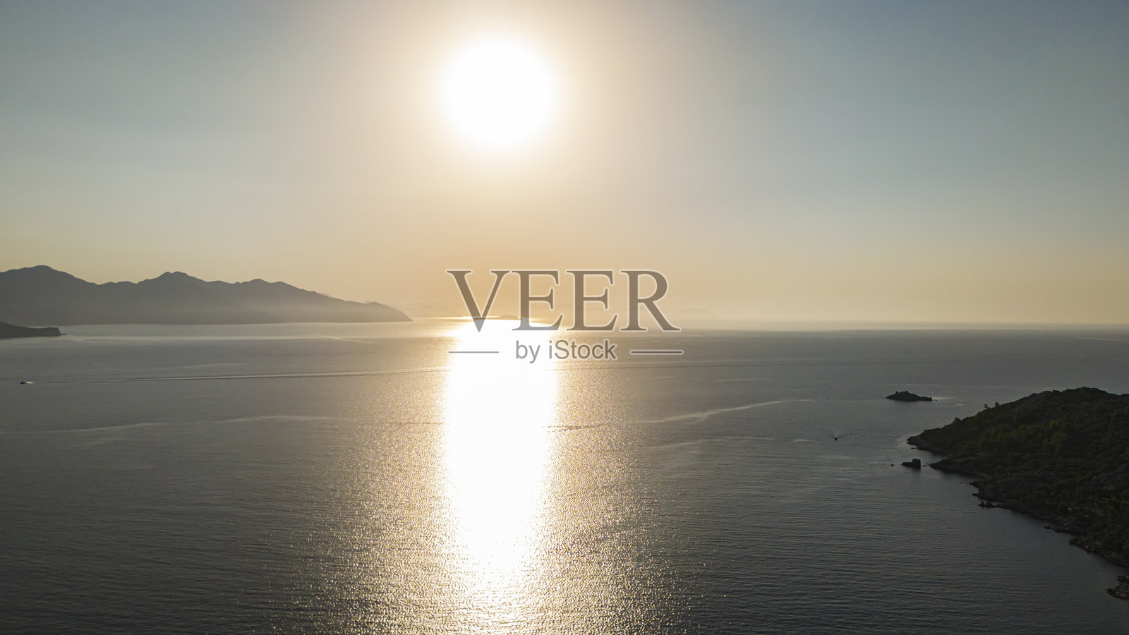 日出时的山海景色照片摄影图片