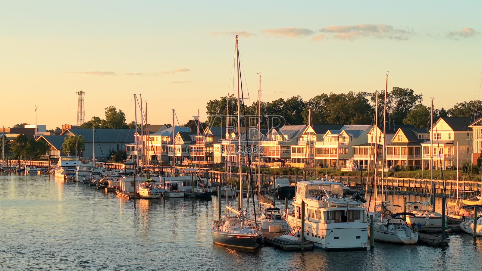 北卡罗来纳州新水滨住宅 - 船只 - 码头 - 木栈道 - 黄金时刻照片摄影图片