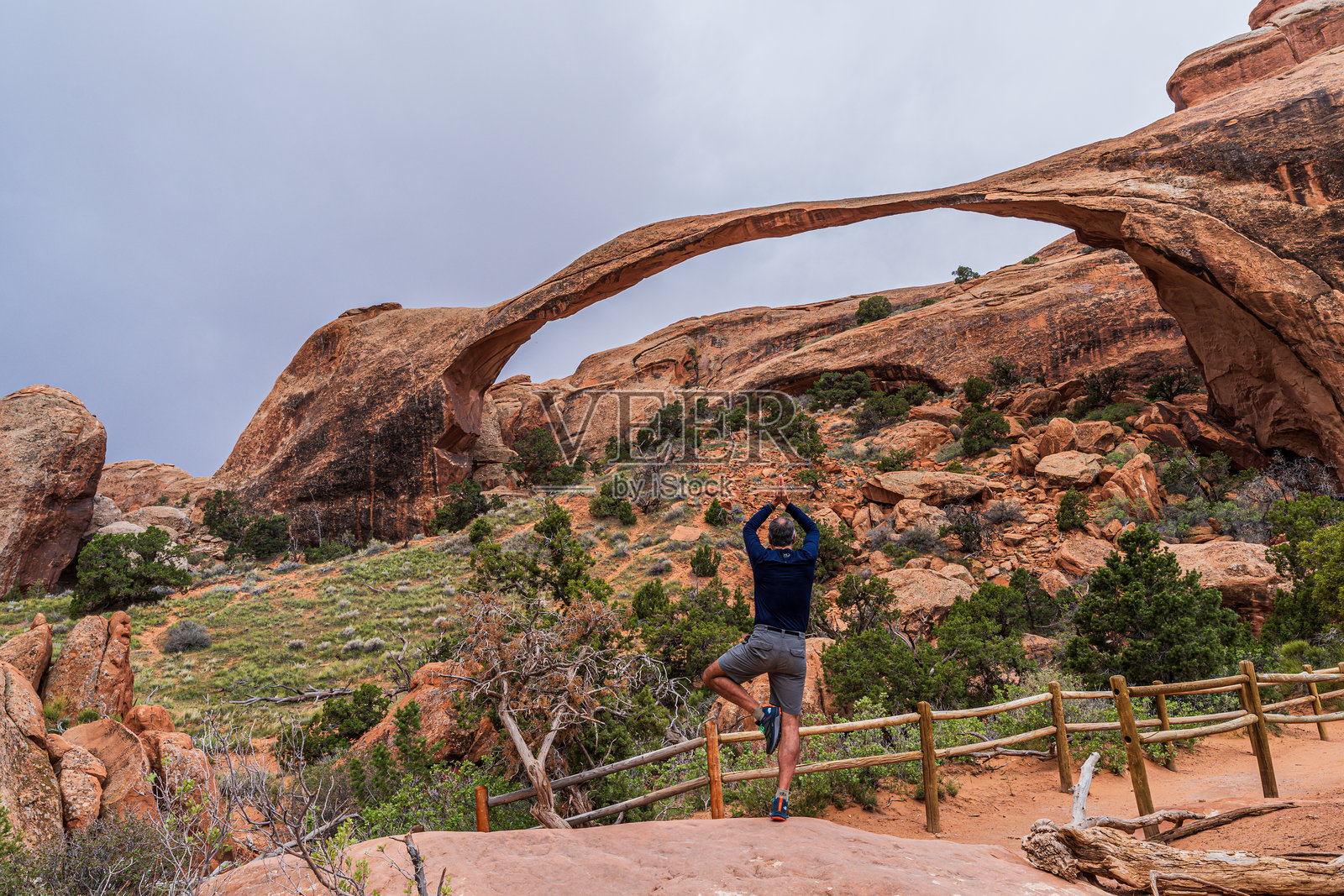 拱门瑜伽平衡照片摄影图片
