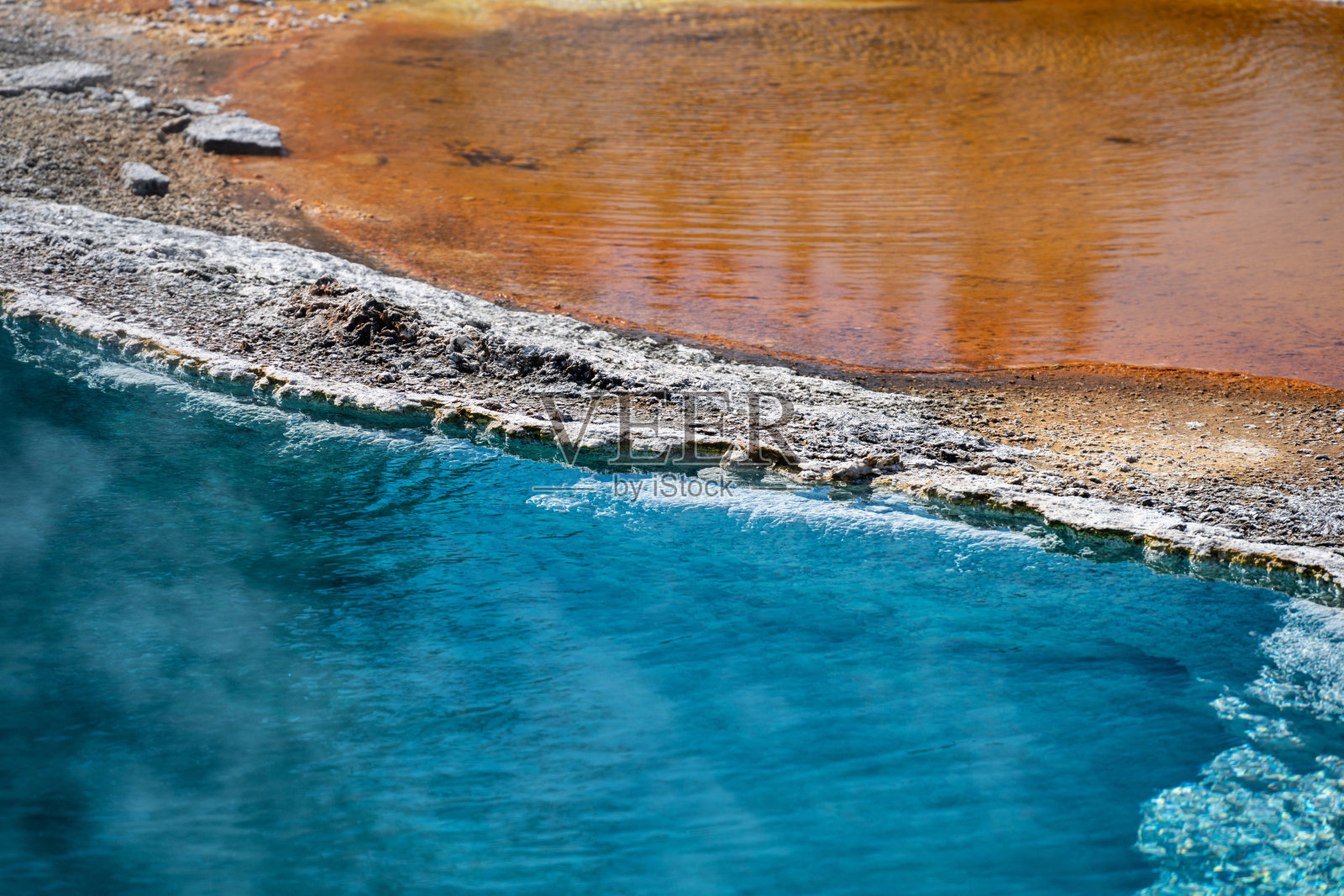 黄石国家公园的抽象多彩温泉边缘照片摄影图片