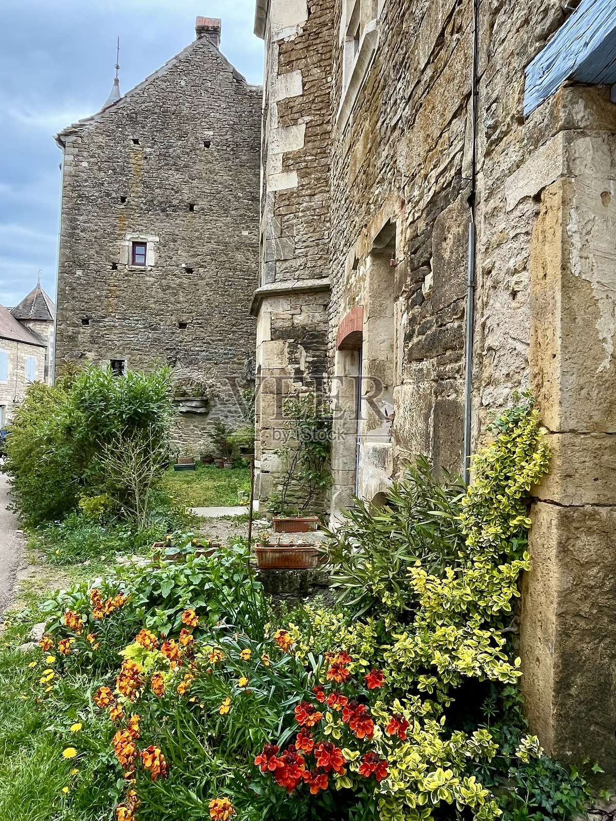 法国 - 沙托诺夫昂奥克斯 - 古镇的小街道照片摄影图片