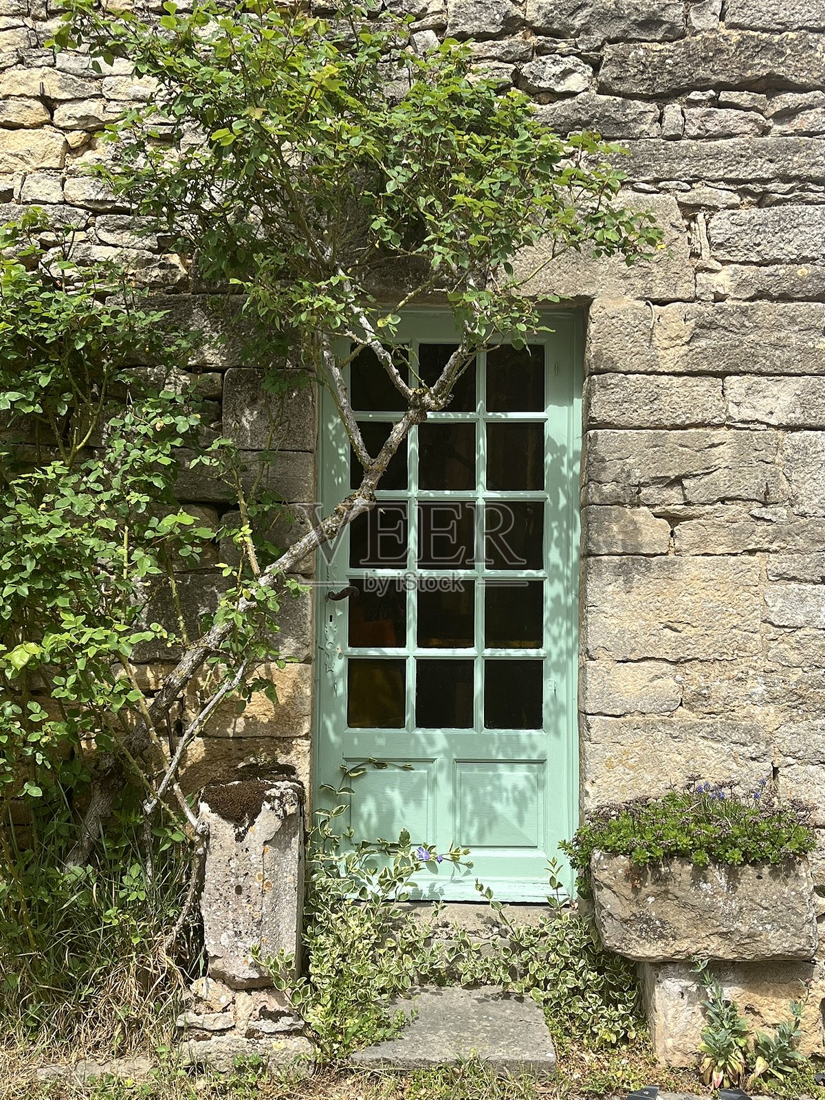 法国 - 沙托诺夫昂奥克斯 - 古镇的小街道照片摄影图片