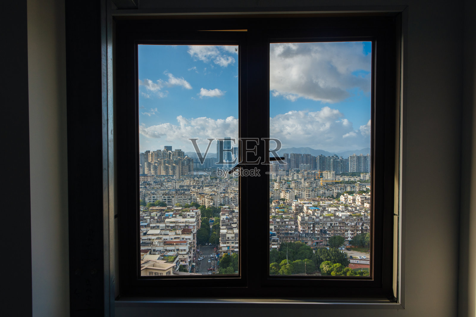 窗外的城市照片摄影图片