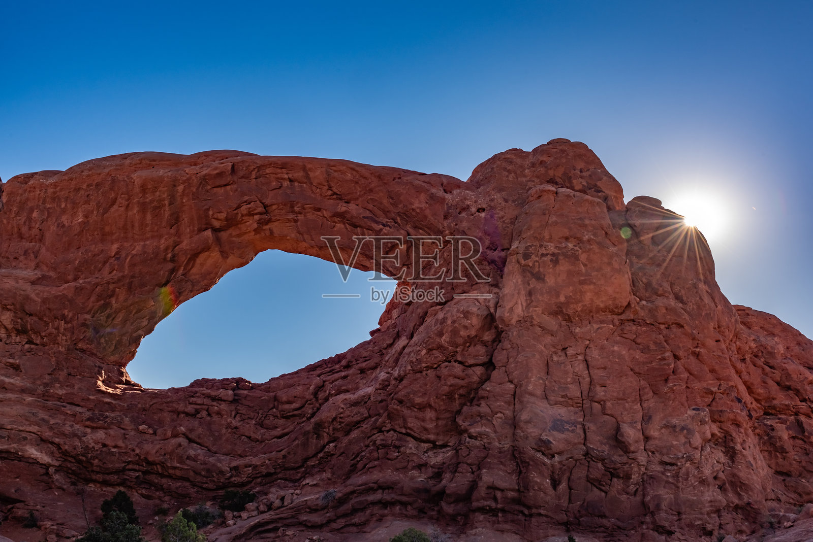 犹他州拱门国家公园的北窗拱门景观照片摄影图片