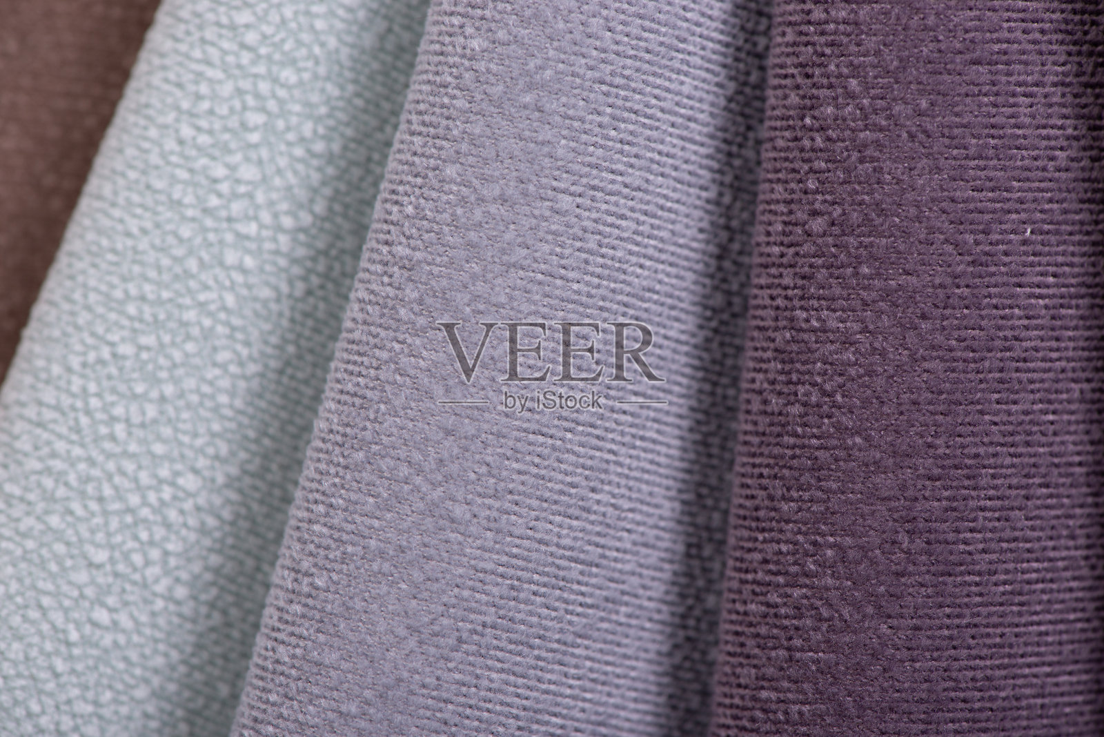 家具面料样本。柔软的软垫织物。舒适的天鹅绒面料系列，适用于沙发、长沙发或椅子。照片摄影图片