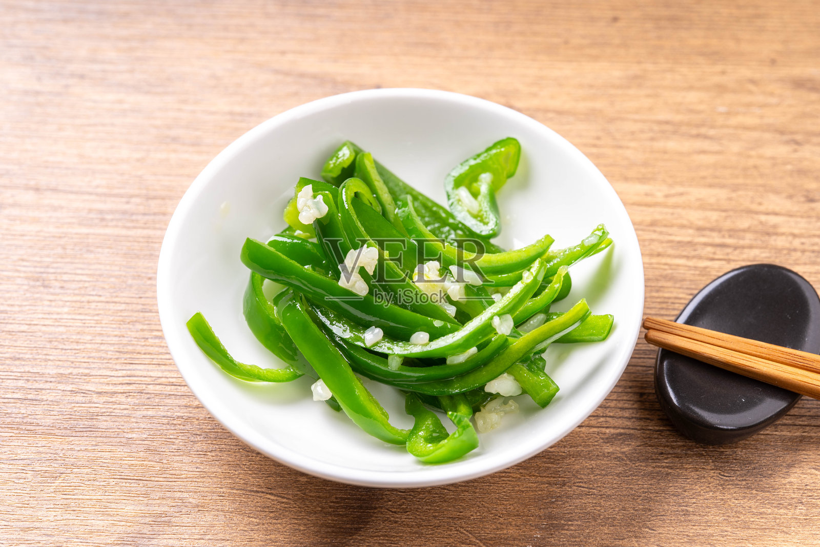 盐渍米麦芽的甜椒金平照片摄影图片