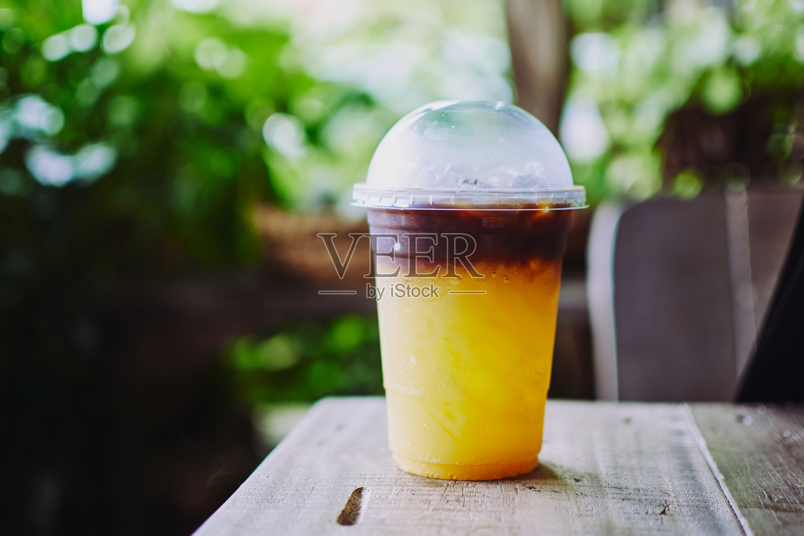 咖啡橙子鸡尾酒酒吧深色果汁食谱秋季饮品早餐。照片摄影图片