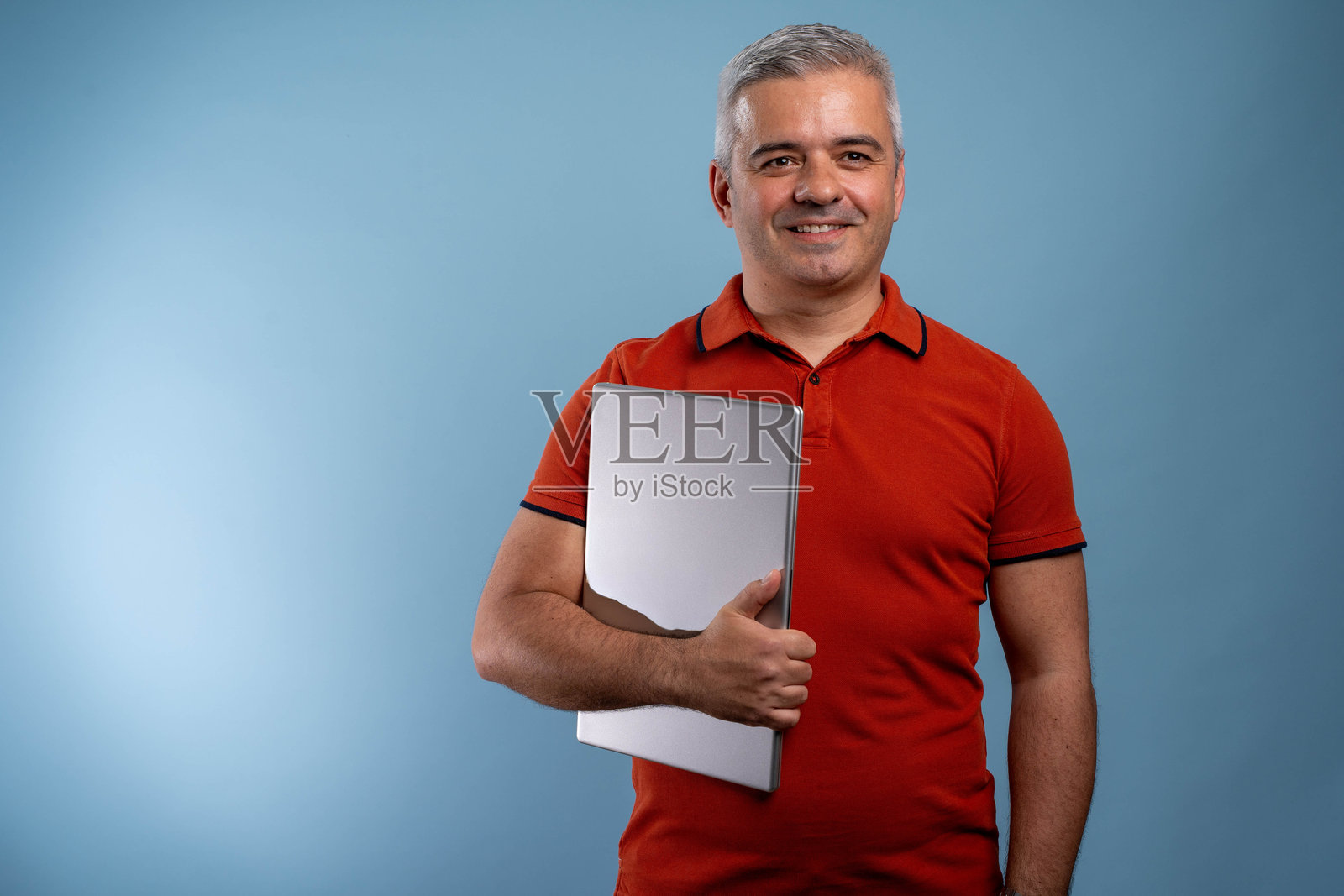 自信的成熟男性肖像照片摄影图片