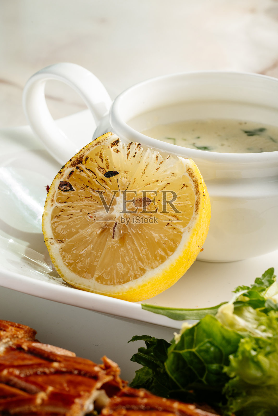 烤柠檬配奶油酱照片摄影图片