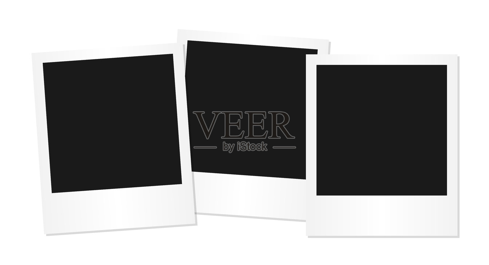 三个叠放的空白复古照片框，带有白色边框，排列在透明背景上，经典的复古即时摄影模板布局，适合拼贴设计。插画图片素材
