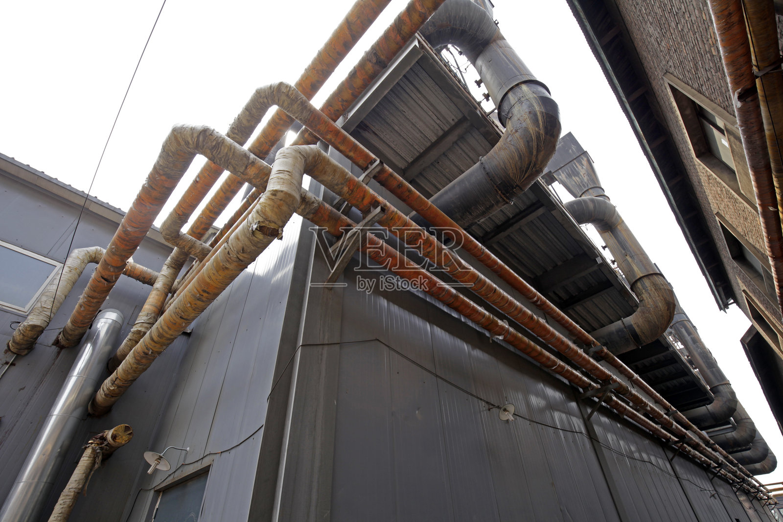 工业设备上的管道照片摄影图片