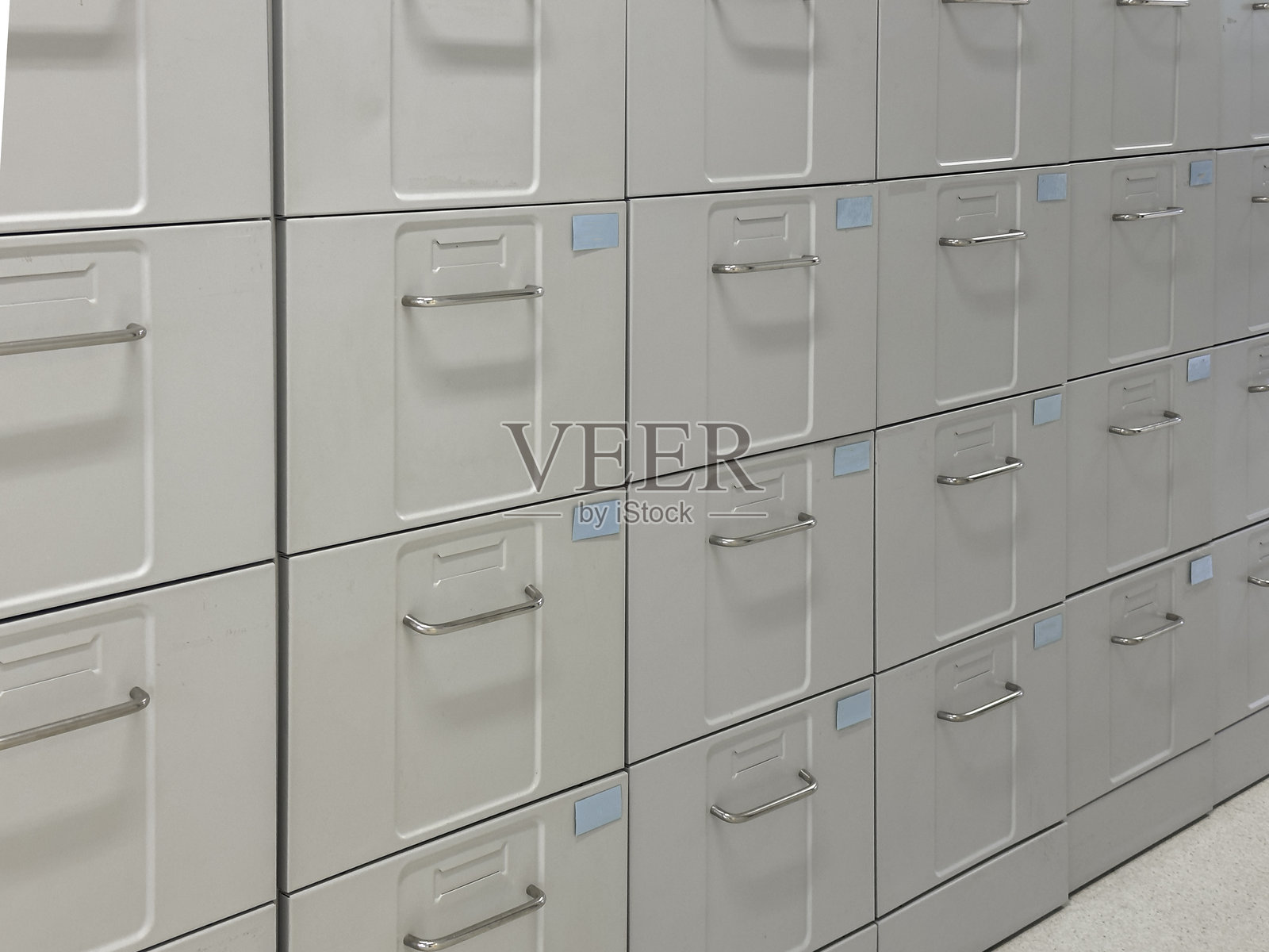 档案存储中的金属文件柜照片摄影图片