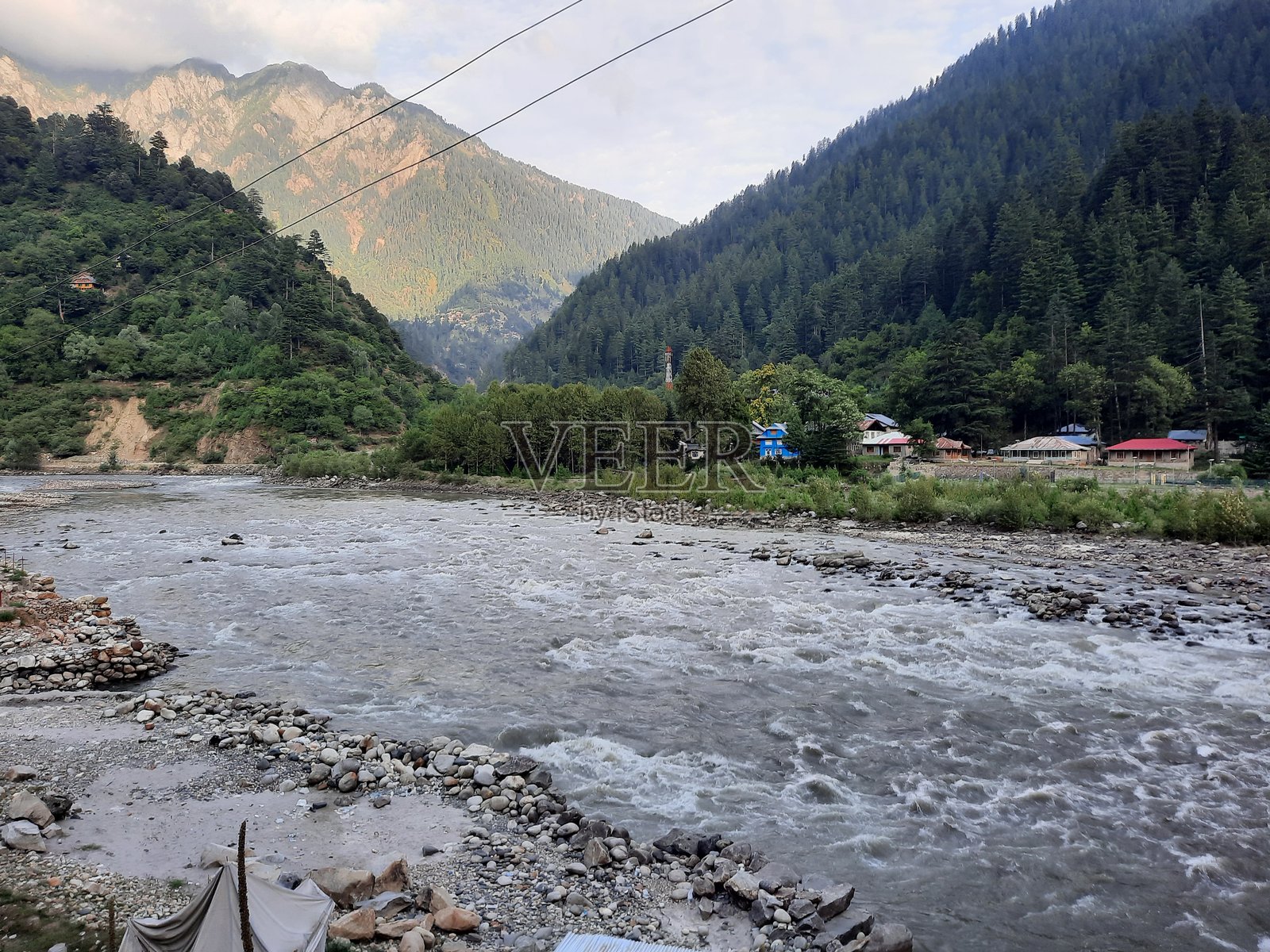 从巴基斯坦克拉恩地区可以看到分隔巴基斯坦和印度的美丽控制线景象。照片摄影图片