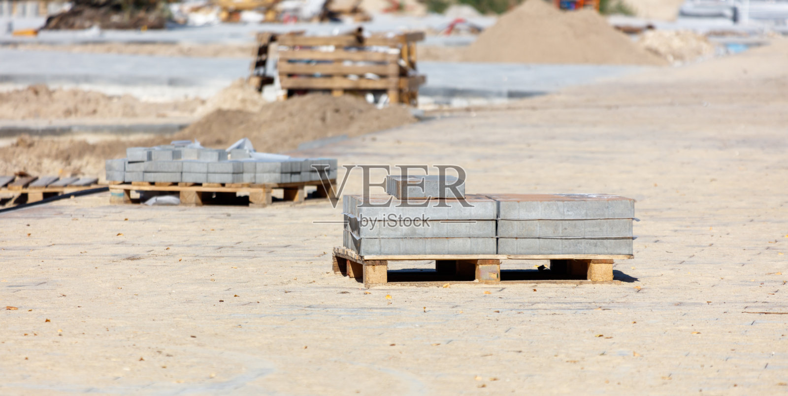 一堆砖块放在托盘上照片摄影图片