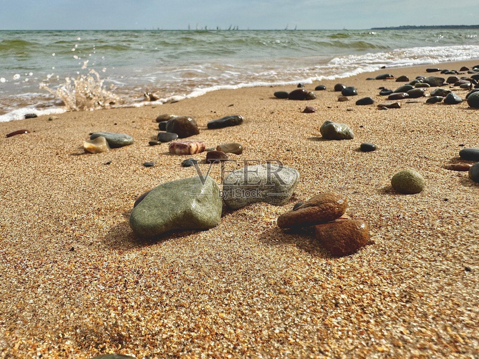 北umberland的Blyth海滩在退潮时的卵石和石头照片摄影图片