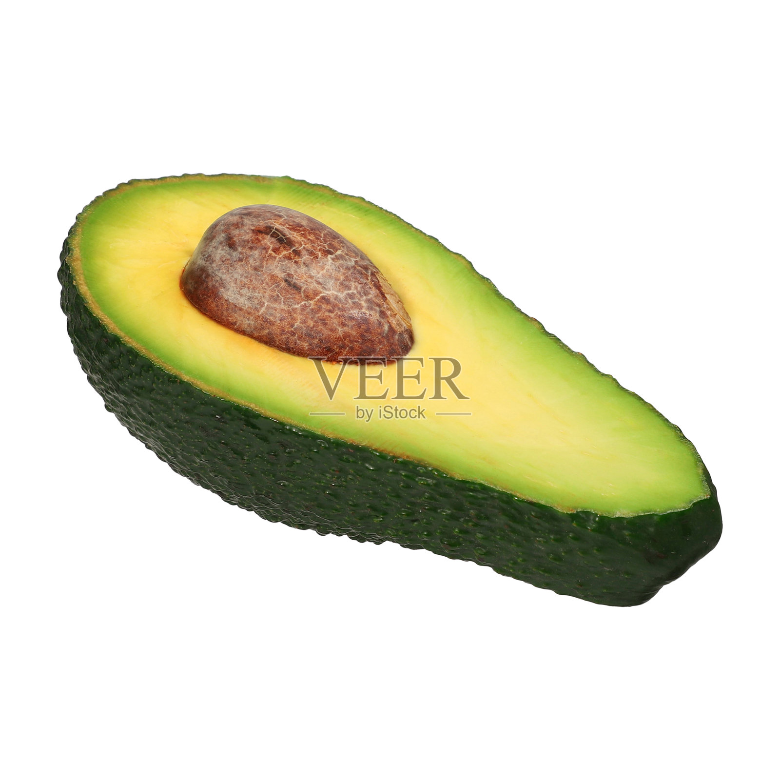 白色背景上半个牛油果的特写，带有种子照片摄影图片