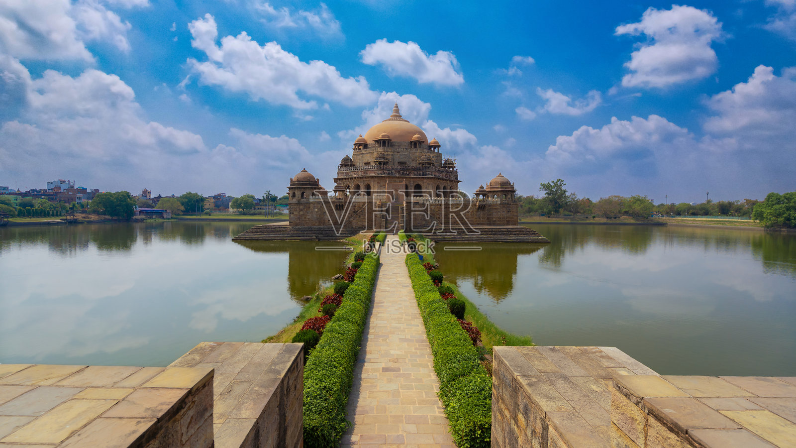 印度比哈尔州萨萨拉姆的舍尔·沙赫·苏里墓，一座历史悠久的伊斯兰纪念碑照片摄影图片