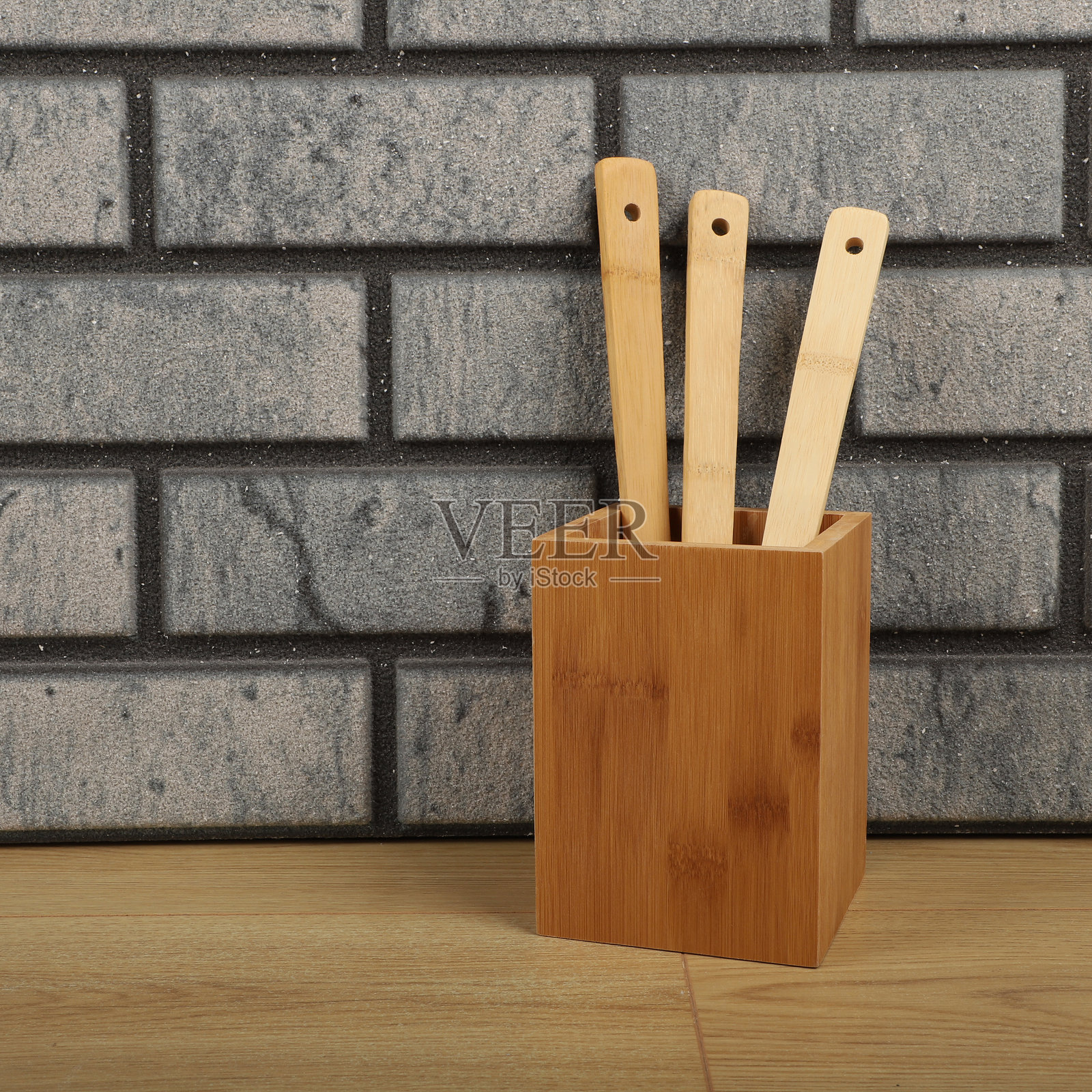 竹制餐具收纳架，竹制厨房用具，概念拍摄电商照片。照片摄影图片