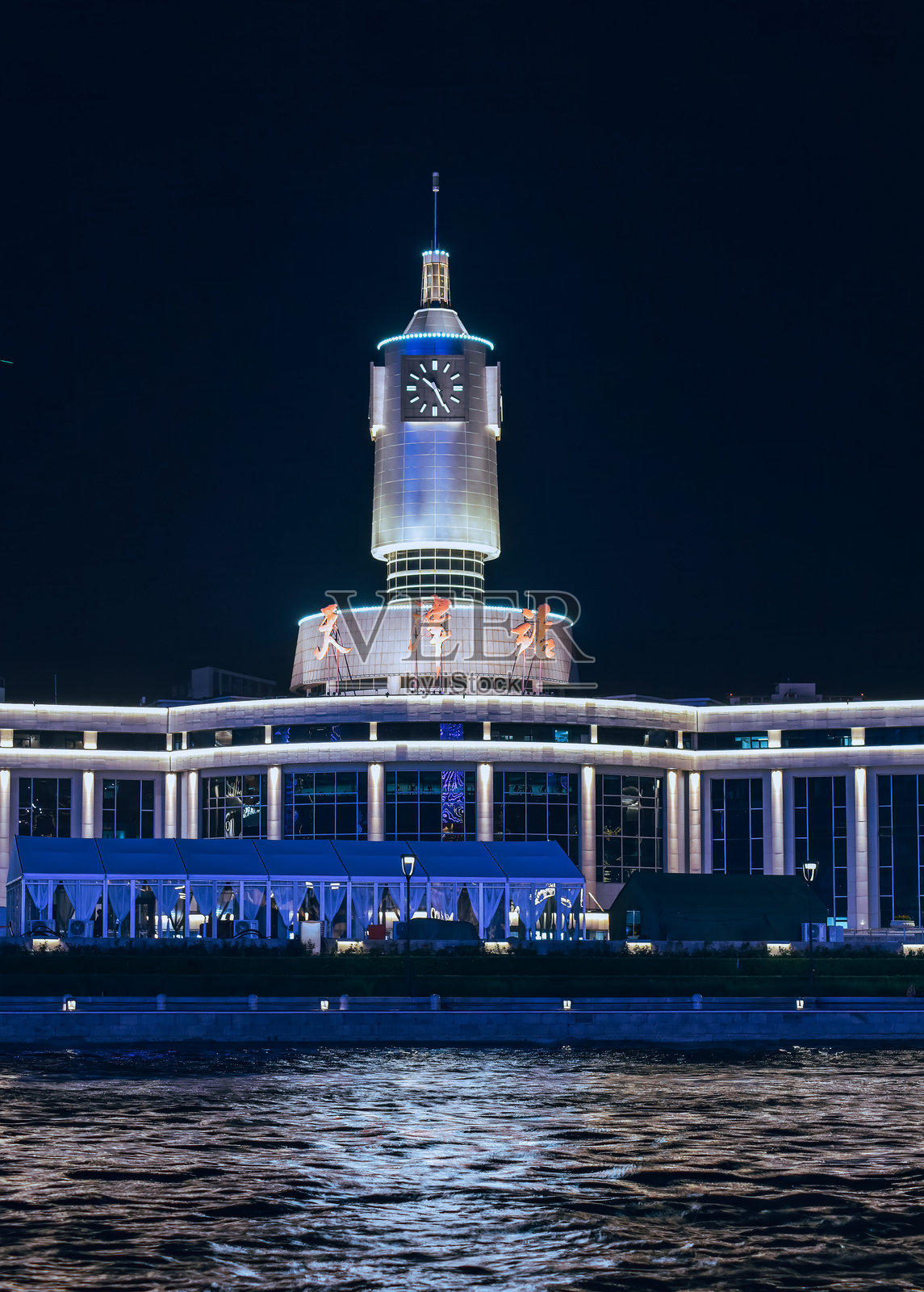 天津站码头的夏夜城市景观照片摄影图片